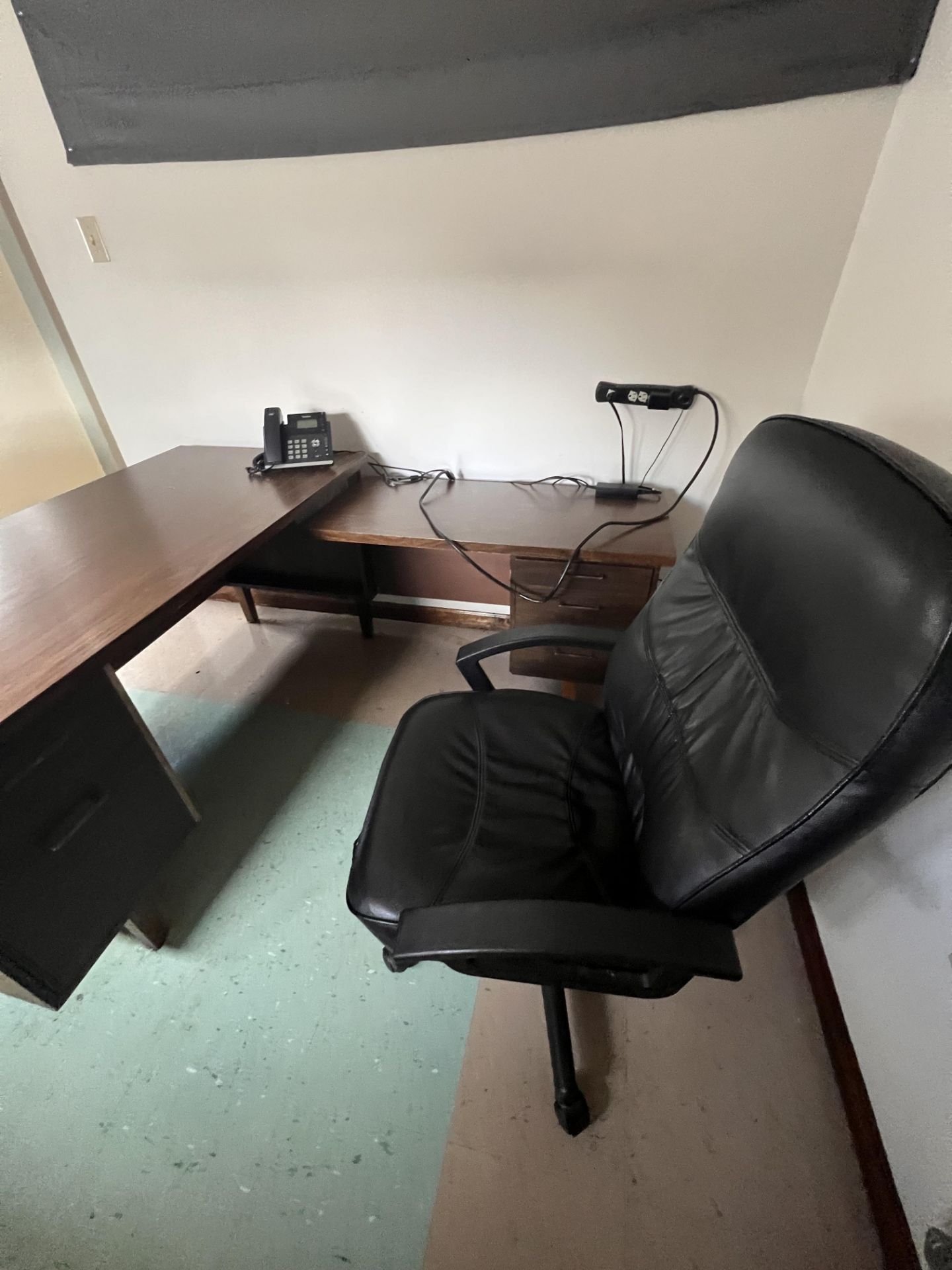 CONTENTS OF OFFICE, INCLUDES DESK, CHAIRS, AND COAT RACK, DOES NOT INCLUDE PHONE - Image 4 of 5