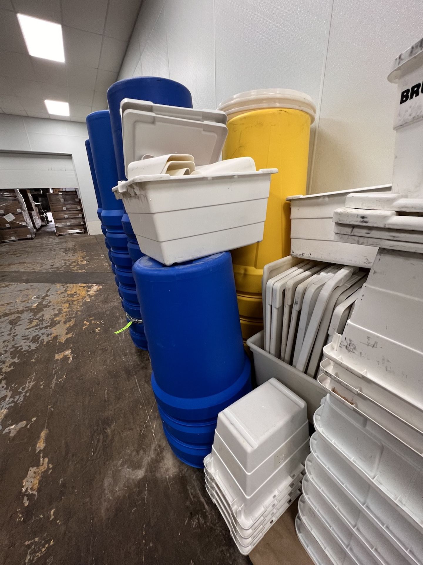 (3) PALLETS OF ASSORTED PLASTIC BINS, BRUTE TOTES WITH LIDS, GREIF BARRELS WITH METAL LOCK BANDS - Image 5 of 13