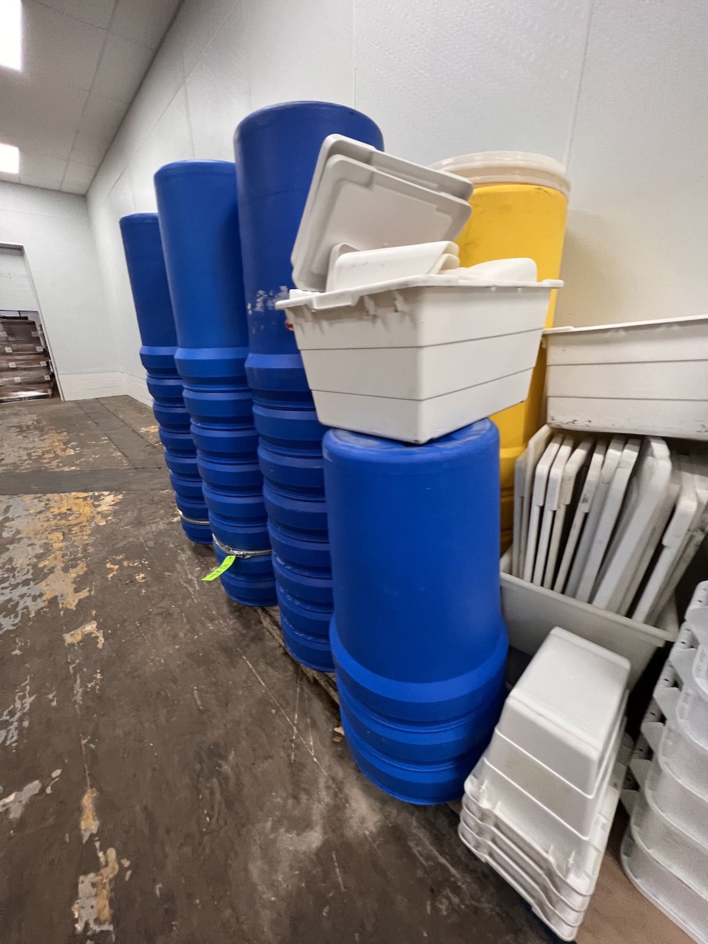 (3) PALLETS OF ASSORTED PLASTIC BINS, BRUTE TOTES WITH LIDS, GREIF BARRELS WITH METAL LOCK BANDS - Image 6 of 13