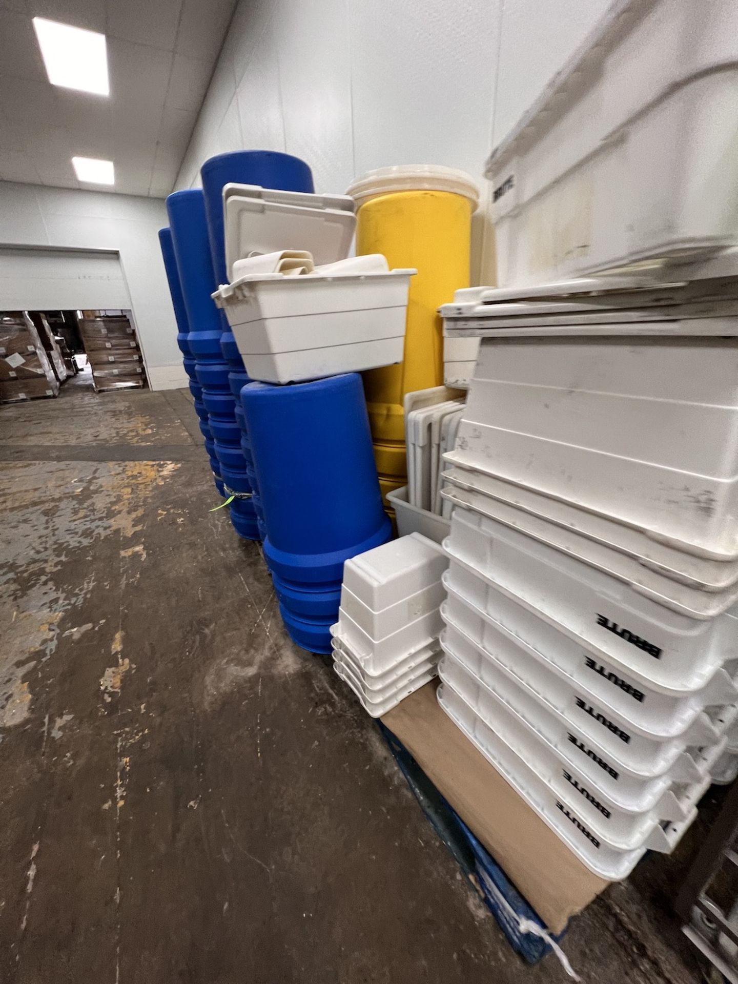 (3) PALLETS OF ASSORTED PLASTIC BINS, BRUTE TOTES WITH LIDS, GREIF BARRELS WITH METAL LOCK BANDS - Image 3 of 13