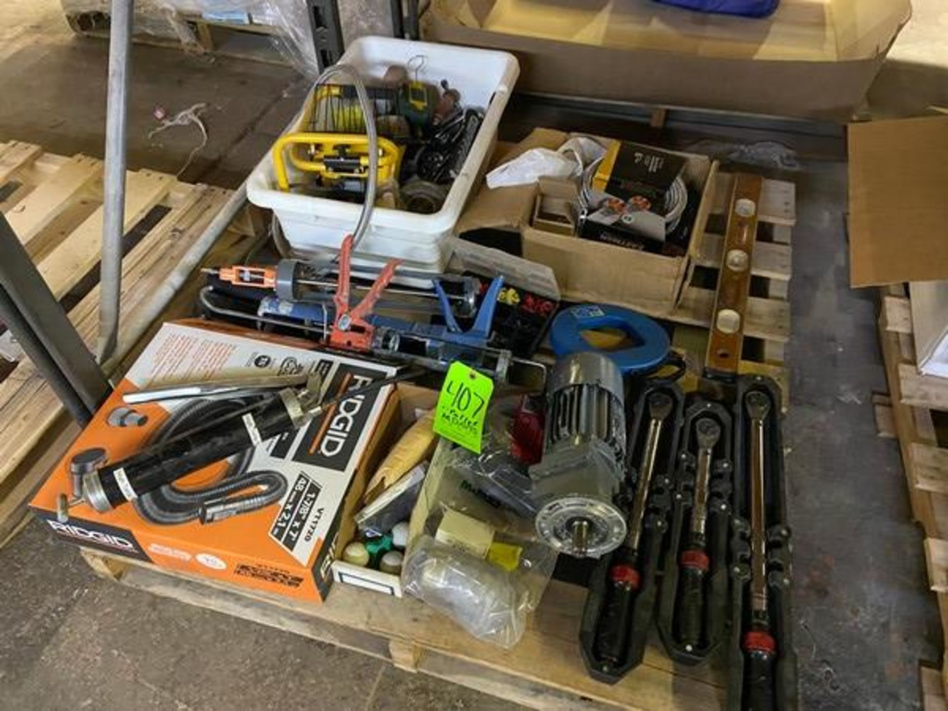 PALLET OF ASSORTED SHOP ITEMS, INCLUDES CAULKING GUNS, RIGID HOSE, LIGHT, (3) SOCKET WRENCHES, & OT - Image 3 of 4