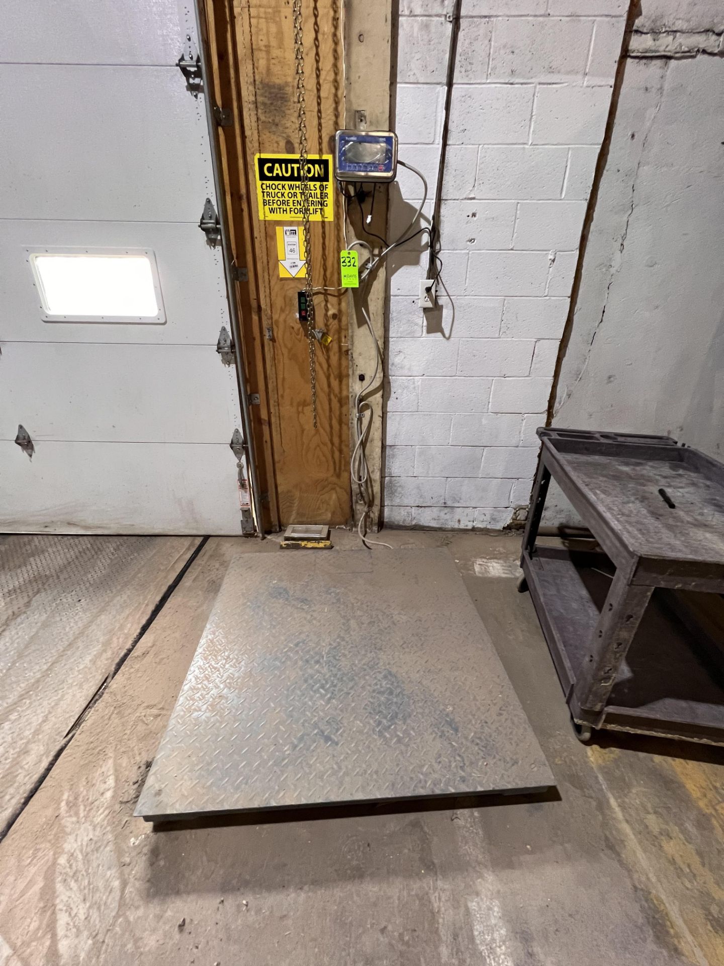 WORLD WEIGH PALLET SCALE WITH DIGITAL READOUT, MODEL TR1212, S/N 105110097036, 5,000 LB