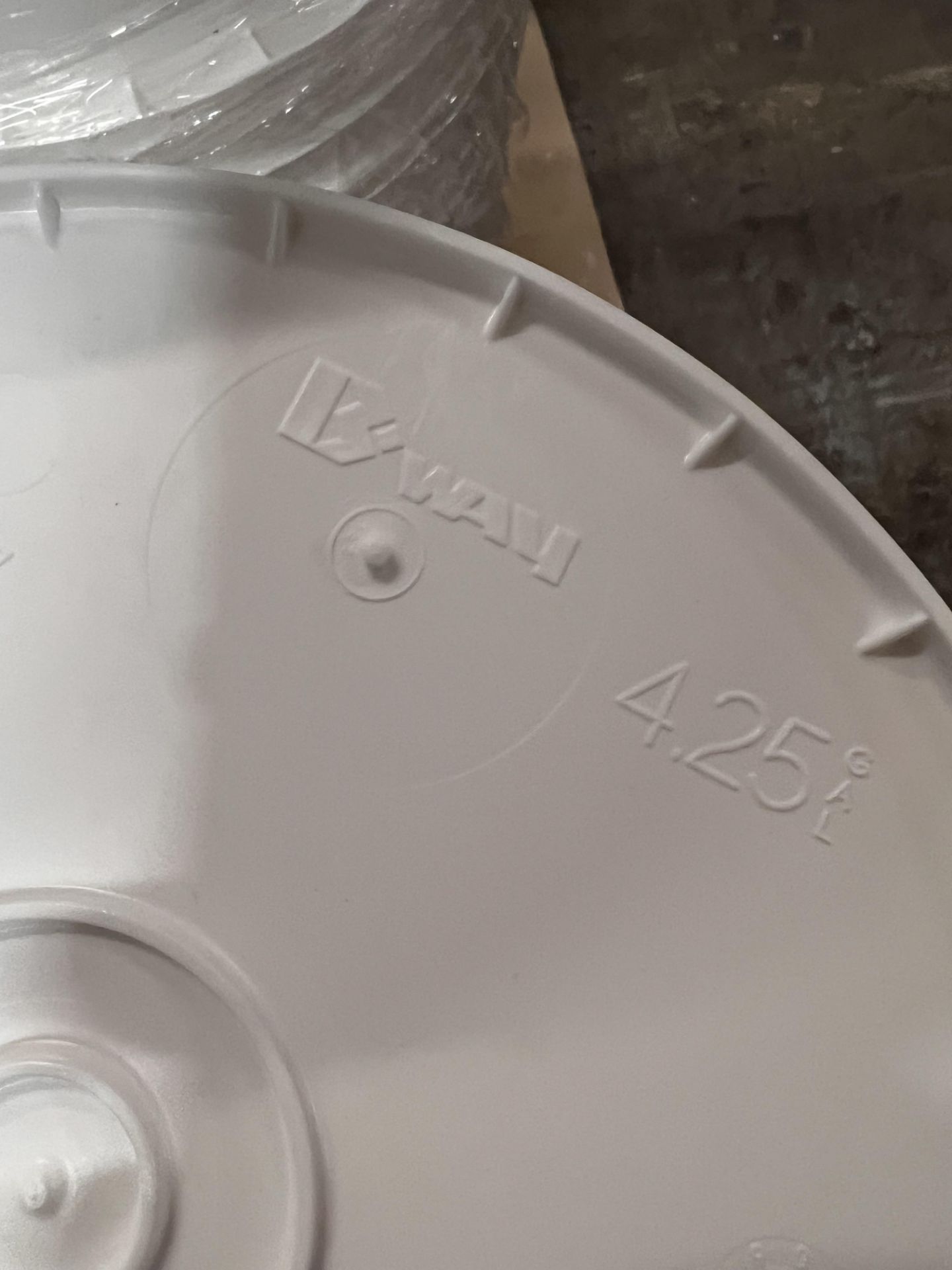 (35) BWAY 4.25 HDPE GALLON BUCKETS (LOADING FEE:  $10.00 USD) (LOADING WILL BE CONDUCTED BY - Image 3 of 4