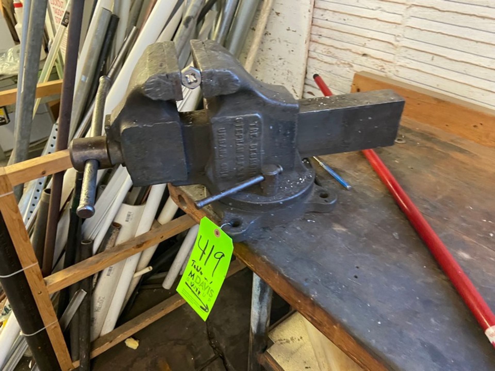 WOODEN SHOP TABLE WITH VICE, WITH BOTTOM SHELF & CONTENTS (LOCATED IN CALLERY, PA) - Image 4 of 4