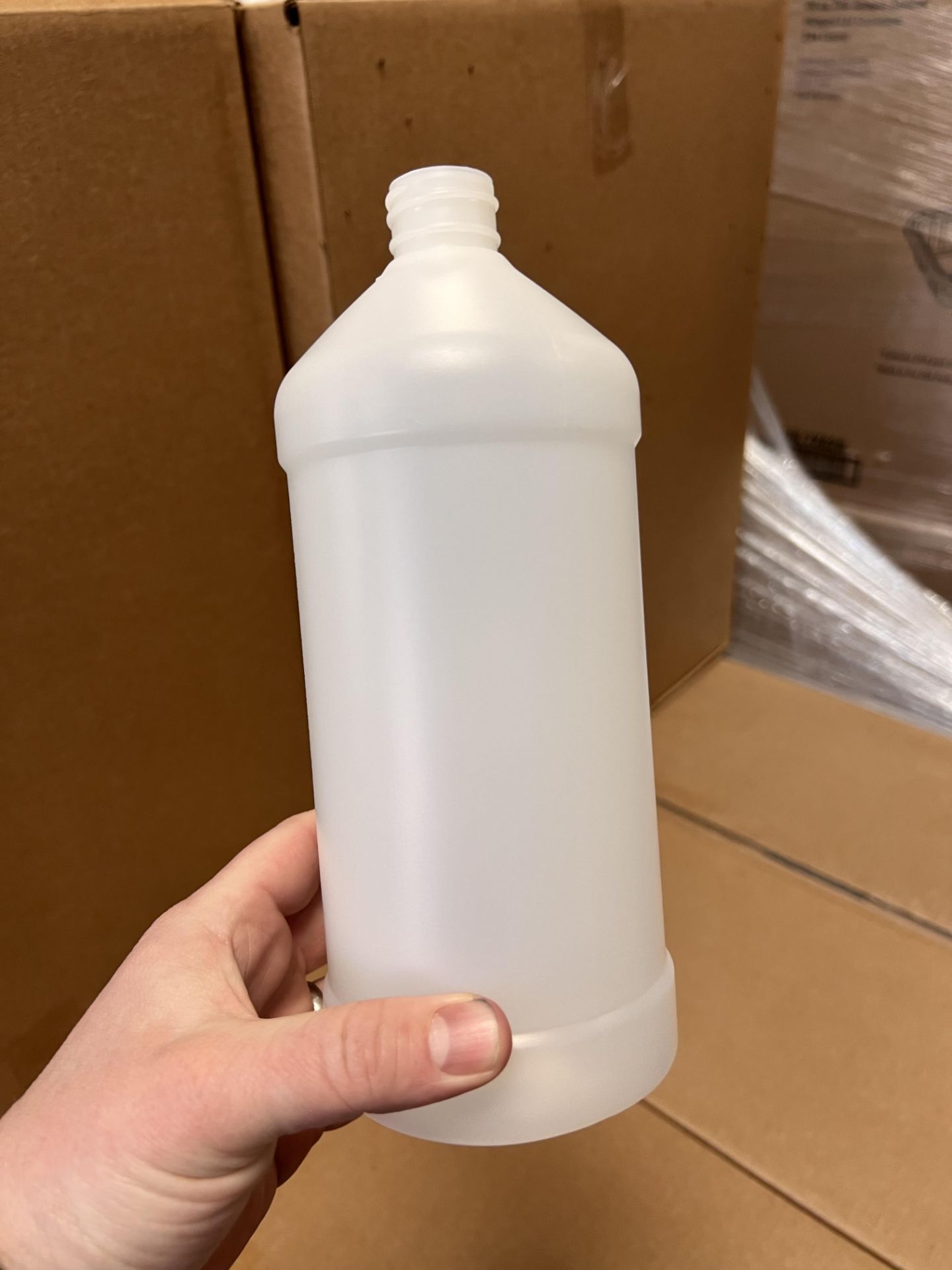 (6) BOXES OF 32 OZ HDPE ROUND BOTTLES (LOADING FEE:  $20.00 USD) (LOADING WILL BE CONDUCTED BY - Image 2 of 3