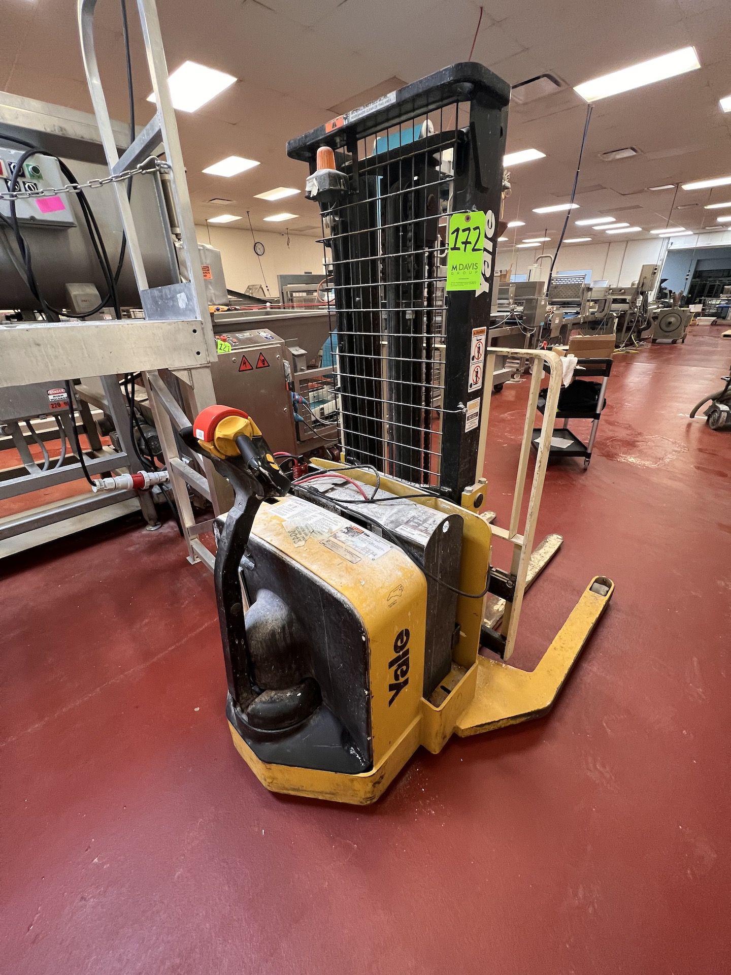 YALE ELECTRIC LIFT TRUCK / WALKIE STACKER, MODEL MSW030SFN24TV072, S/N B895N04007L, 42 IN. FORKS, 24