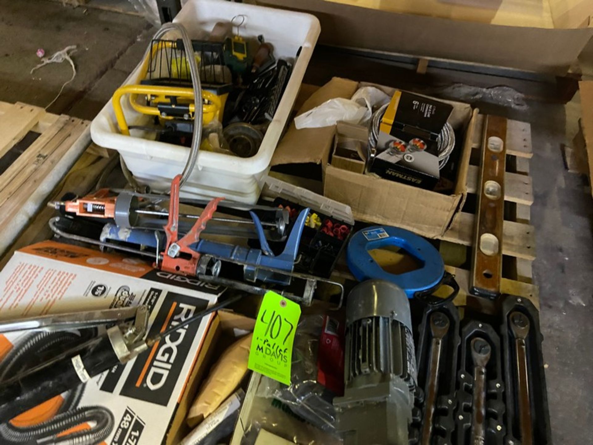 PALLET OF ASSORTED SHOP ITEMS, INCLUDES CAULKING GUNS, RIGID HOSE, LIGHT, (3) SOCKET WRENCHES, & OT - Image 2 of 4