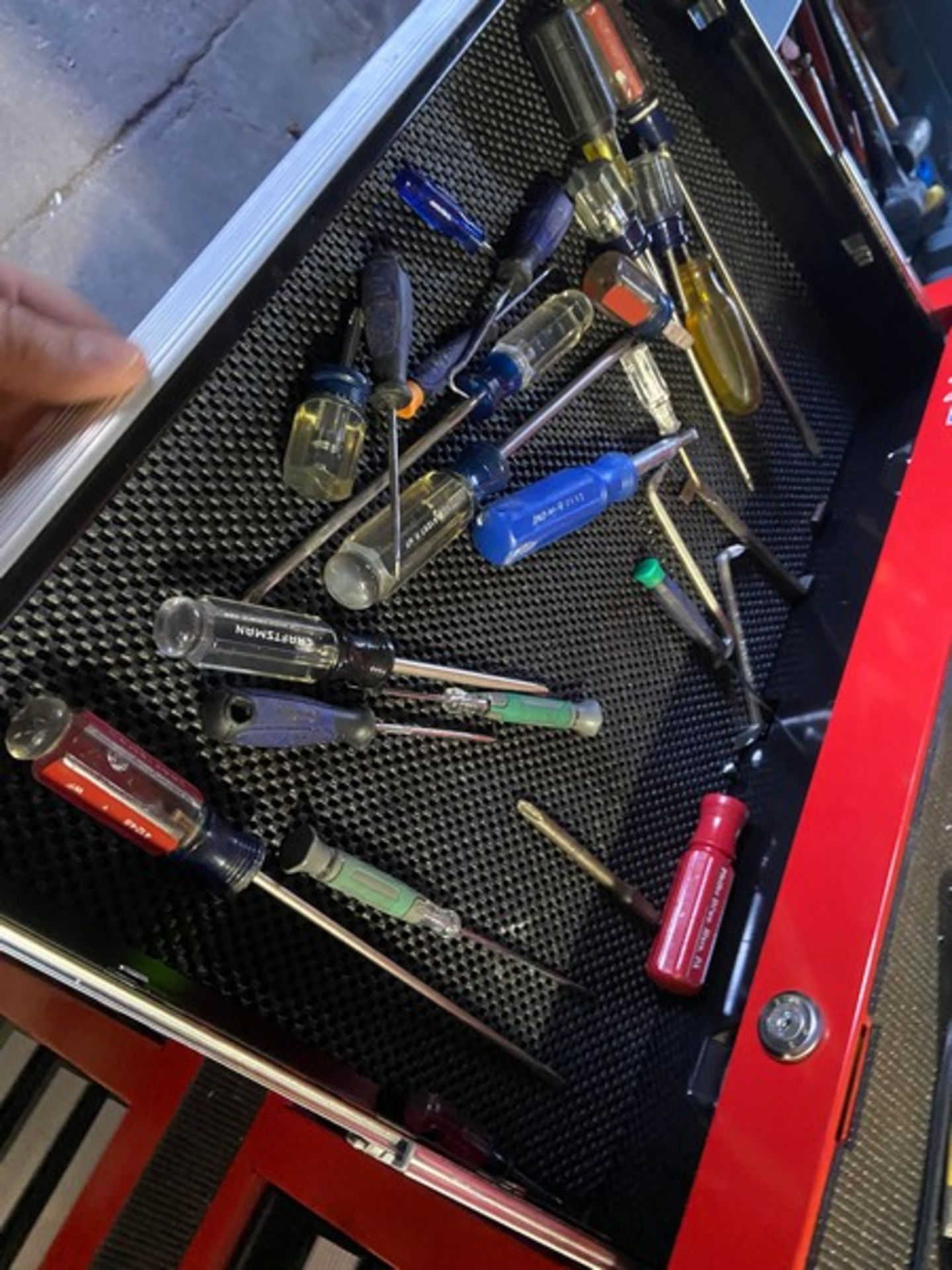 CRAFTSMAN PORTABLE TOOLBOX WITH CONTENTS, INCLUES MONKEY WRENCHES, WRENCHES, SCREW DRIVERS, & OTHER - Image 4 of 15