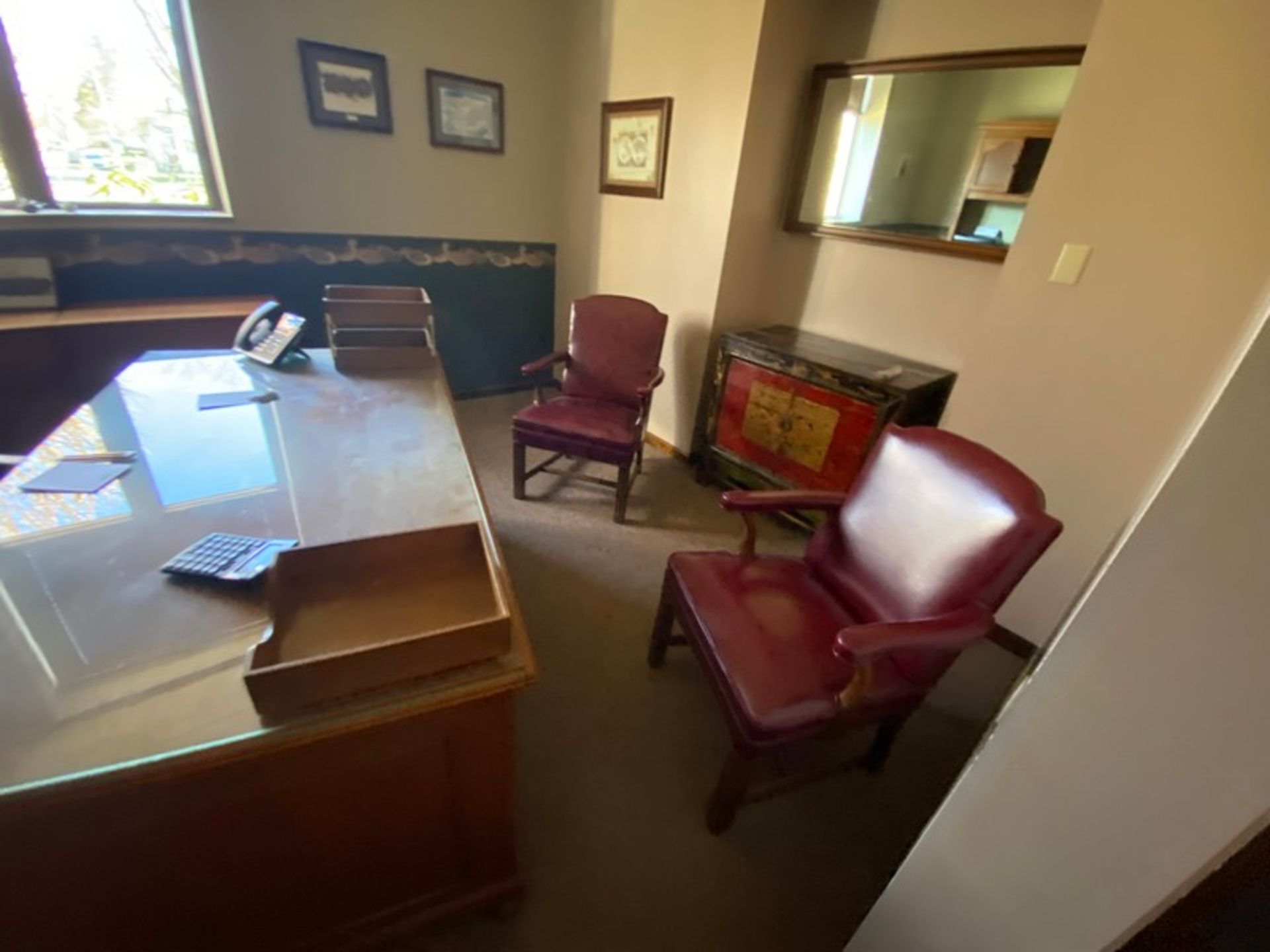 CONTENTS OF EXECUTIVE OFFICE, INCLUDES FURNITURE & CHAIRS (LOCATED IN CALLERY, PA) - Image 2 of 3