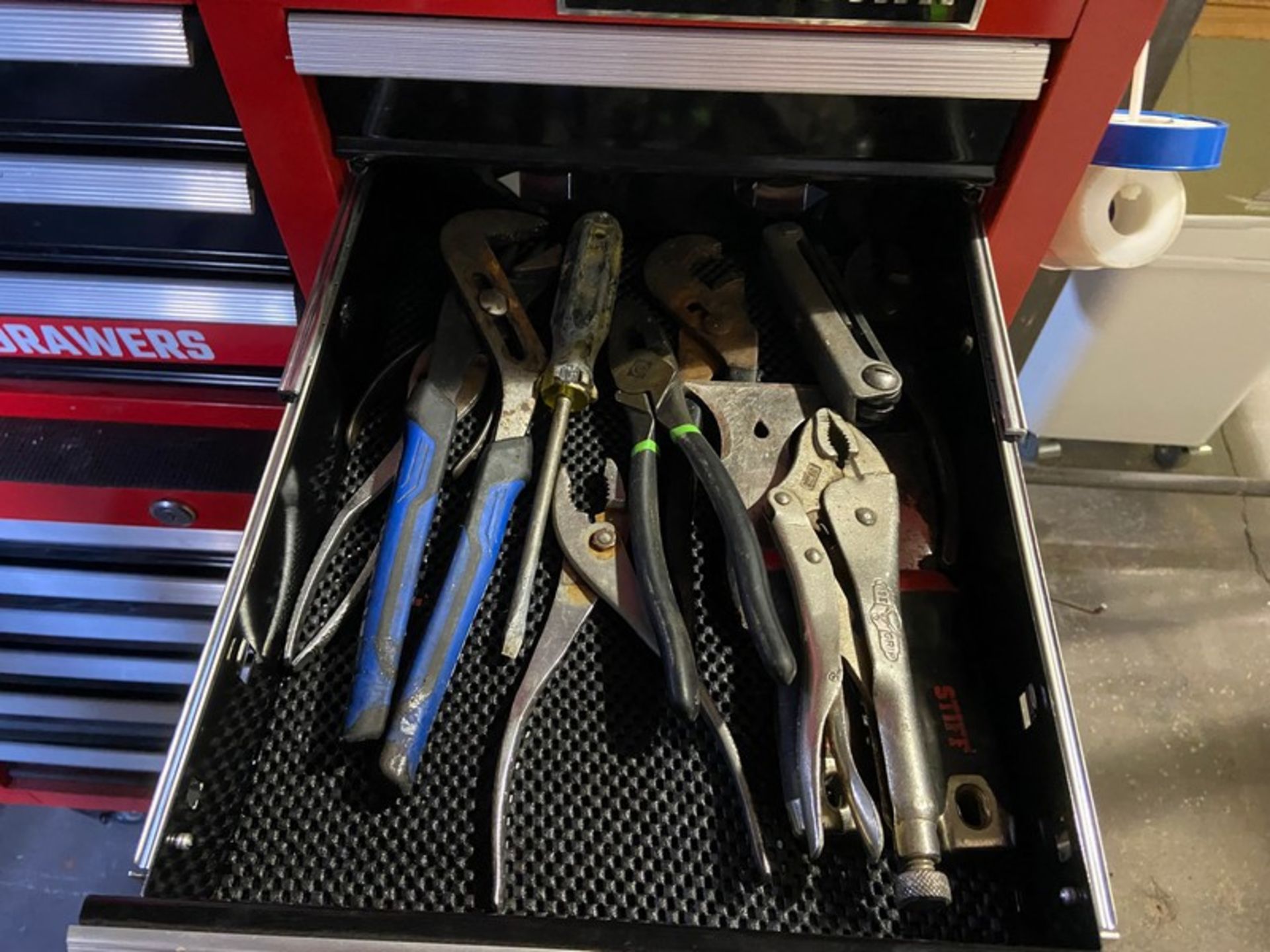 CRAFTSMAN PORTABLE TOOLBOX WITH CONTENTS, INCLUES MONKEY WRENCHES, WRENCHES, SCREW DRIVERS, & OTHER - Image 8 of 15