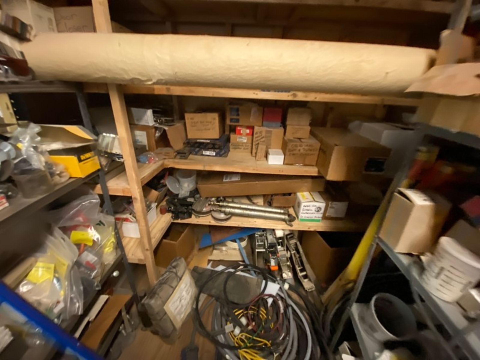 CONTENTS OF MIDDLE SHELVING UNITS, INCLUDES BELTS, ASSORTED ELECTRICAL PLUGS, LIGHT PROTECTION UNITS - Image 3 of 7