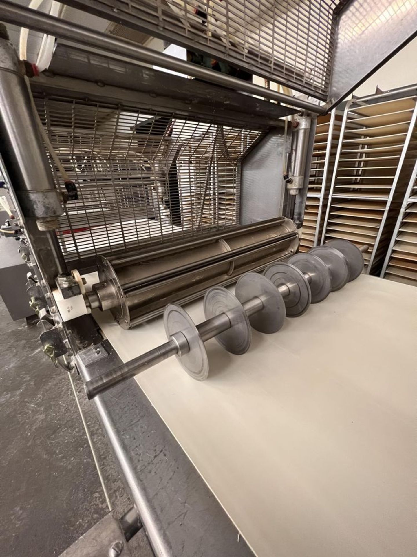 MOLINE SHEETING AND FILLING LINE FOR COOKIES WITH ICING, INCLUDES MOLINE FLOUR AND POWDER DISPENSING - Image 8 of 18