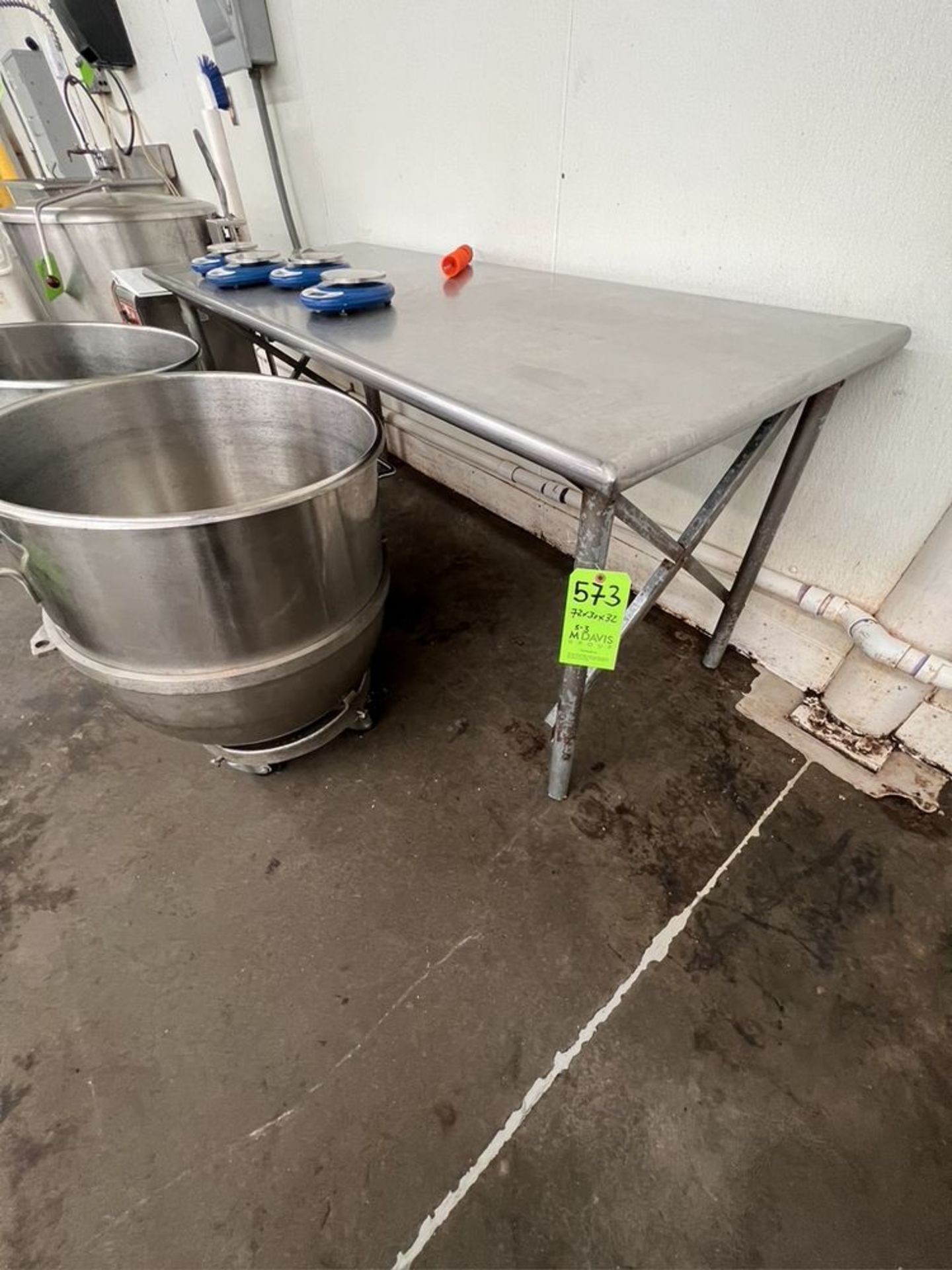 (3) S/S TABLES, (1) WITH EDLUND CAN OPENER,  APPROX. DIMS 72 X 30 X 34, 72 X 30 X 34, 72 X 30 X 32 - Bild 5 aus 5