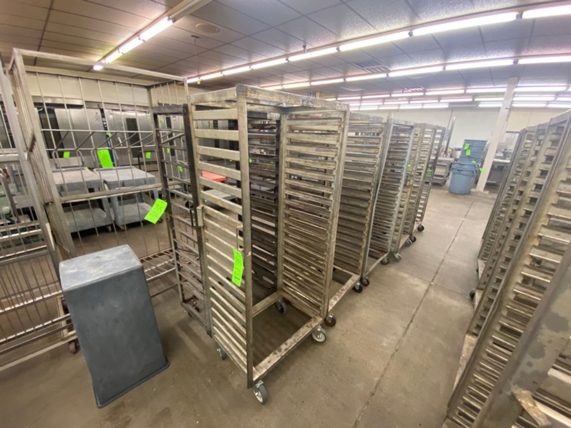 (10) PORTABLE BAKING PAN RACKS, MOUNTED ON CASTERS (LOCATED IN HERMITAGE, PA) - Bild 5 aus 5