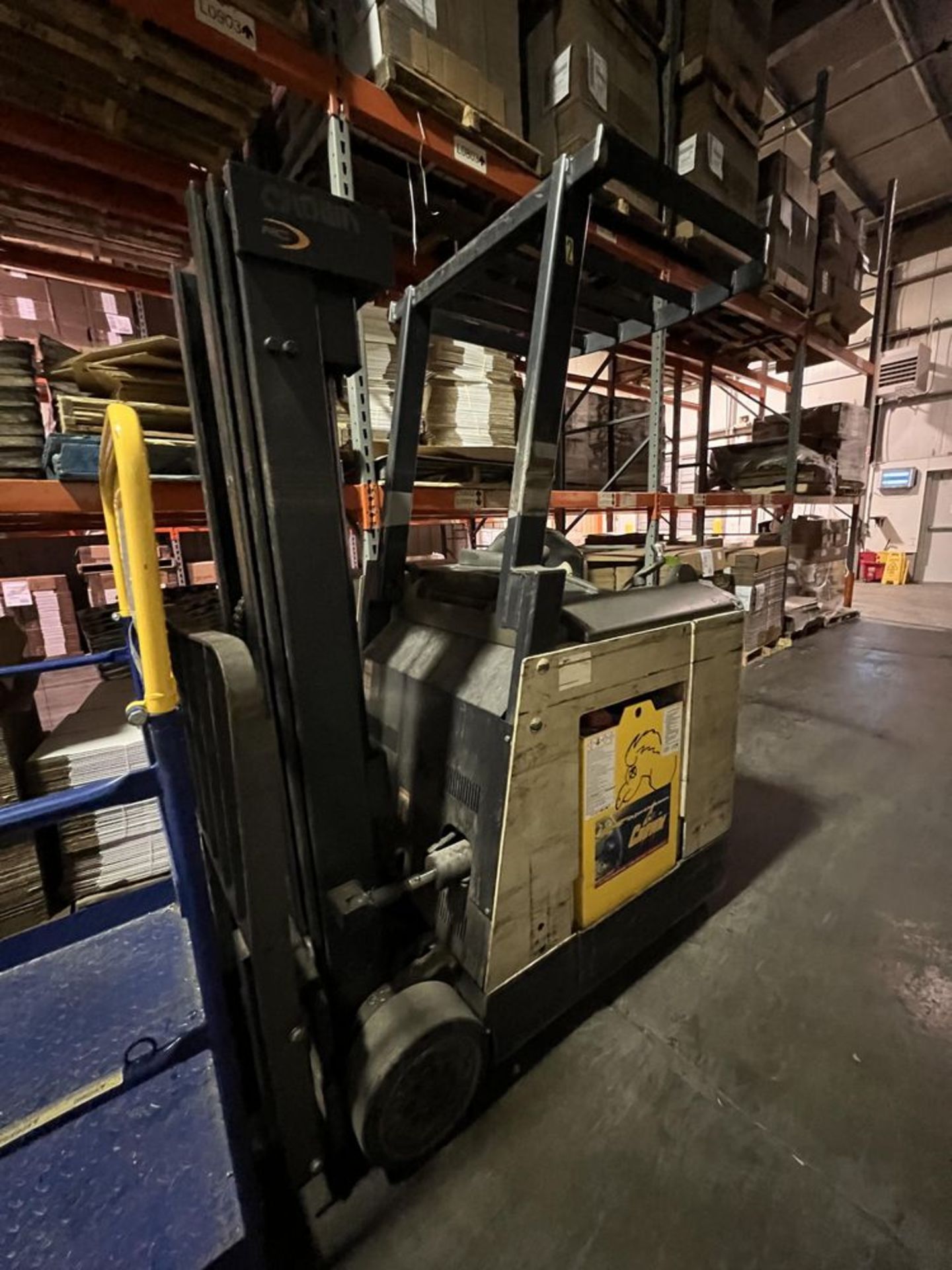 CROWN STANDUP NARROW AISLE FORKLIFT, MODEL 3000 SERIES, S/N 1A263988 - Image 3 of 10