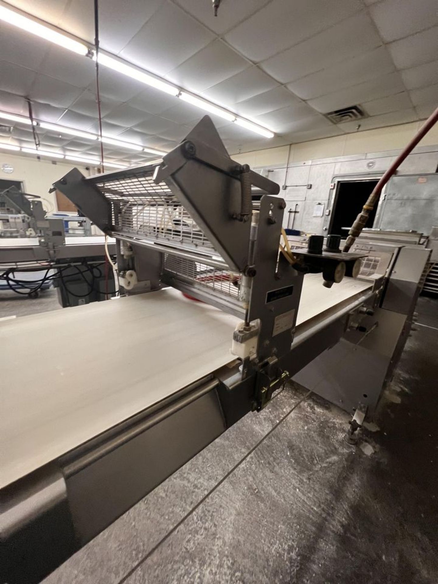 MOLINE SHEETING AND FILLING LINE FOR COOKIES WITH ICING, INCLUDES MOLINE FLOUR AND POWDER DISPENSING - Image 18 of 18