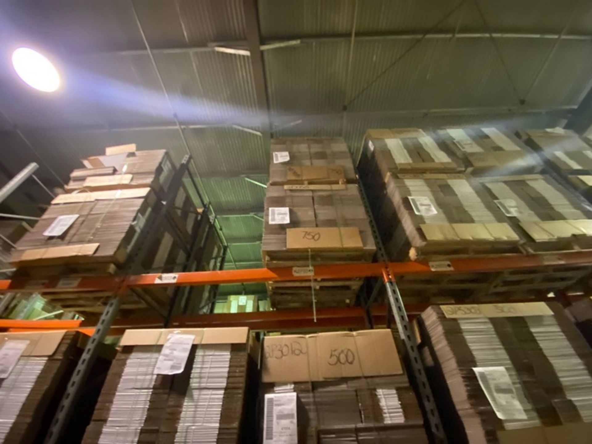 LOT OF ASSORTED CORRIGATED, CONTENTS OF TOP SHELF OF PALLET RACKING, INCLUDES SOME BAKING PANS (LOC - Image 7 of 14