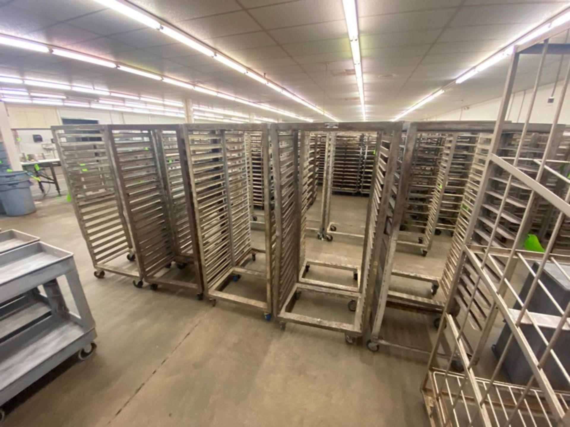 (10) PORTABLE BAKING PAN RACKS, MOUNTED ON CASTERS (LOCATED IN HERMITAGE, PA) - Bild 3 aus 5