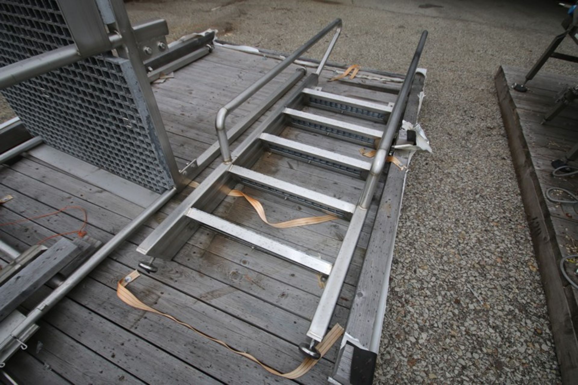 Aprox. 5' L x 42" W x 65" H S/S Tank Operator's Platform with Safety Rail, Plastic Grating, Includes - Image 4 of 4