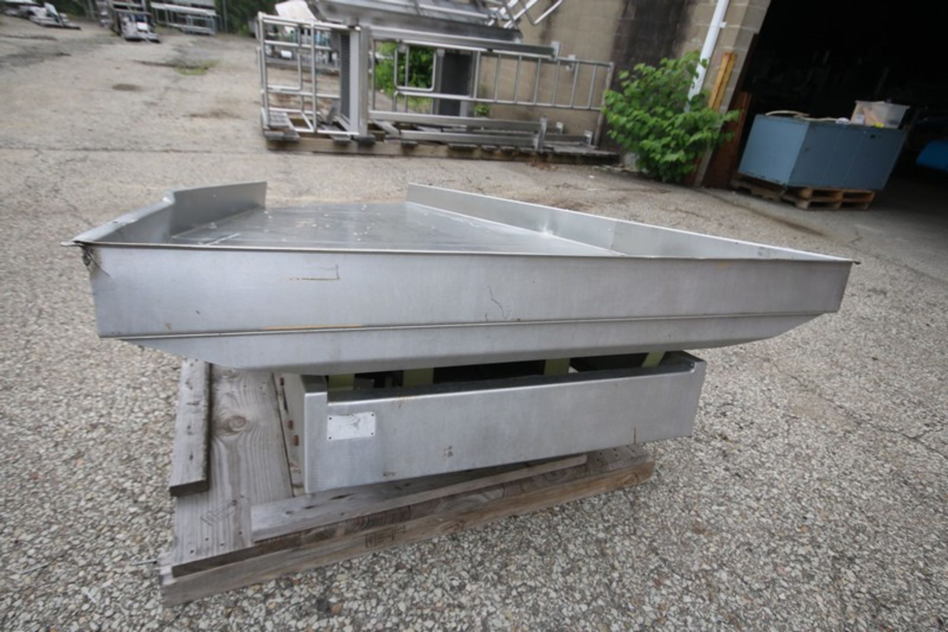 Allen Aprox. 9' L x 5" W x 5" D S/S Shaker Conveyor (INV#80283)(Located @ the MDG Auction Showroom - Image 4 of 4