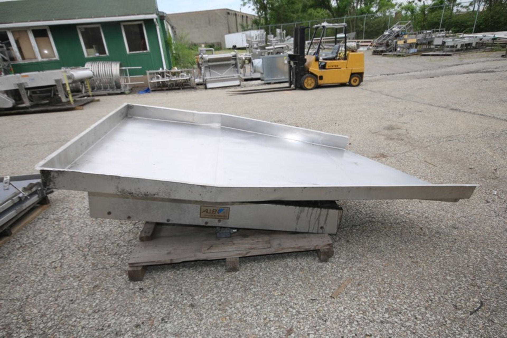 Allen Aprox. 9' L x 5" W x 5" D S/S Shaker Conveyor (INV#80283)(Located @ the MDG Auction Showroom - Image 3 of 4