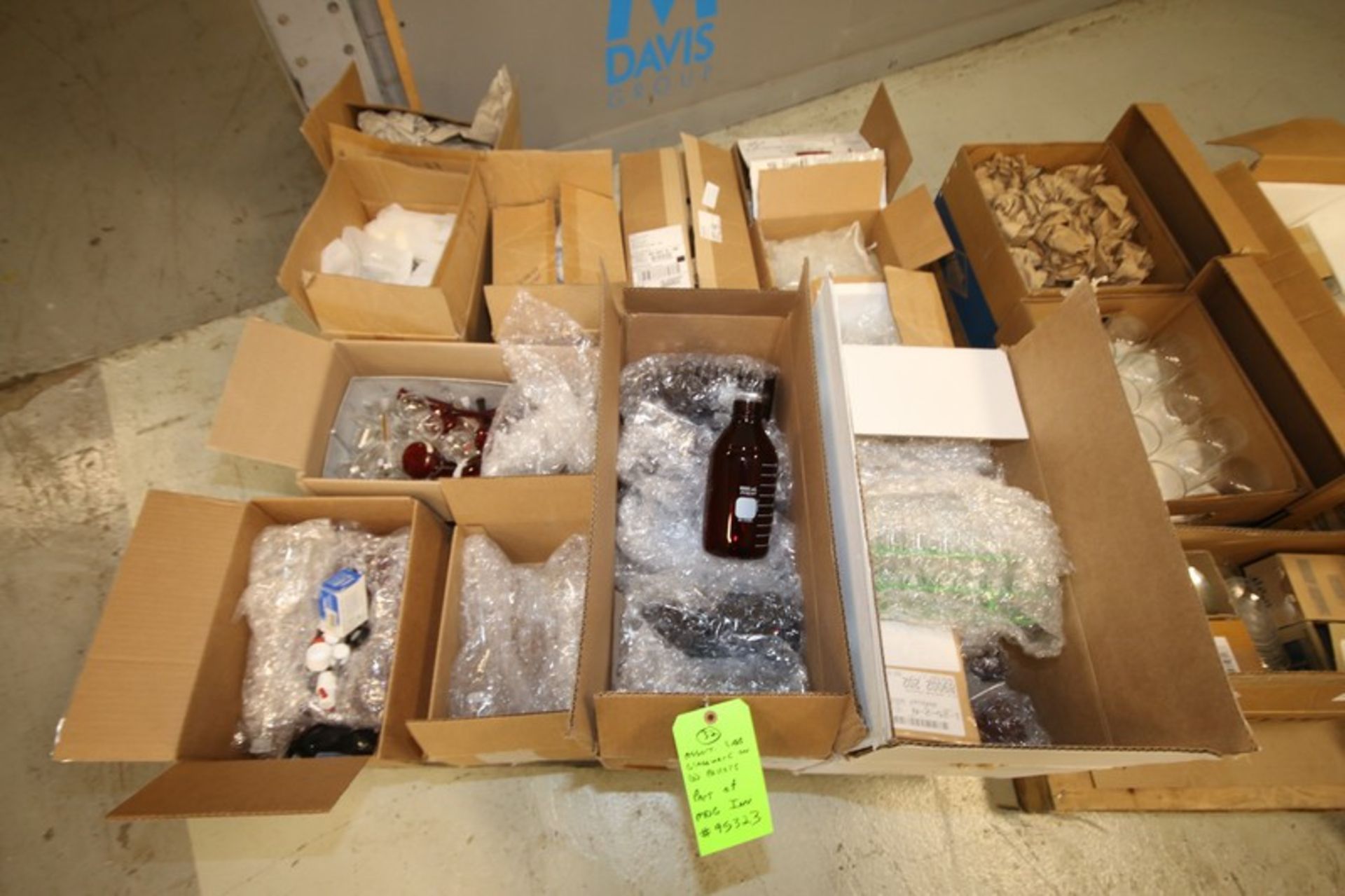 Lot of (6) Pallets of Assorted Lab Glassware, - Image 4 of 7