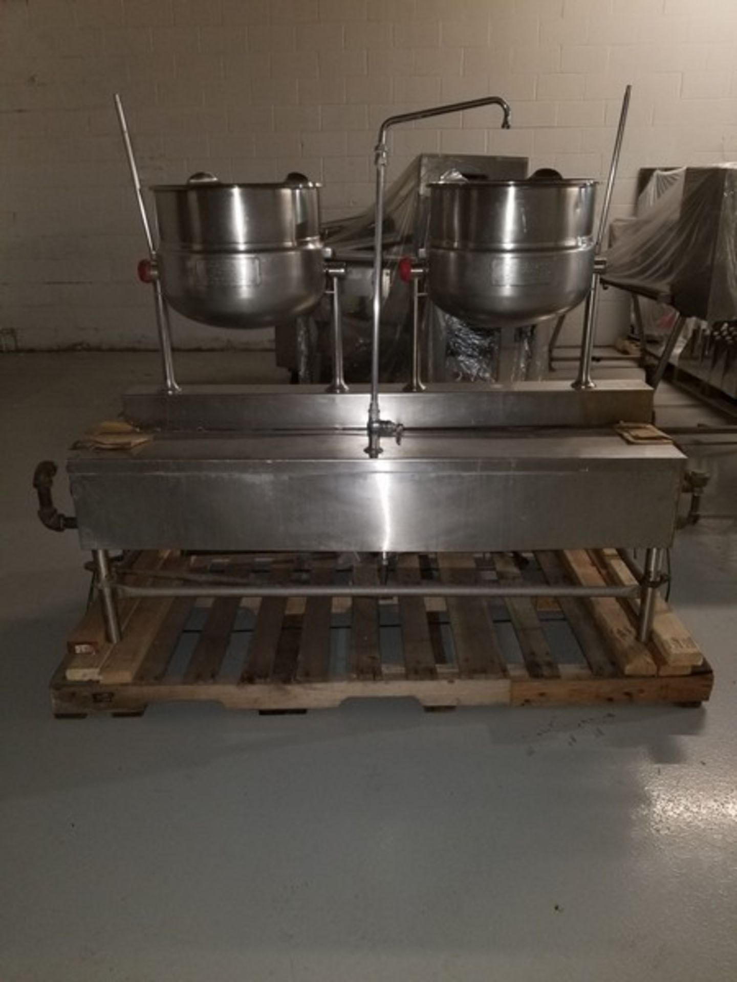 Cleveland Twin 10 USG Stainless Steam Kettles KDT-10T 4676-5H-05 (Located Mississauga, Ontario, - Image 2 of 10