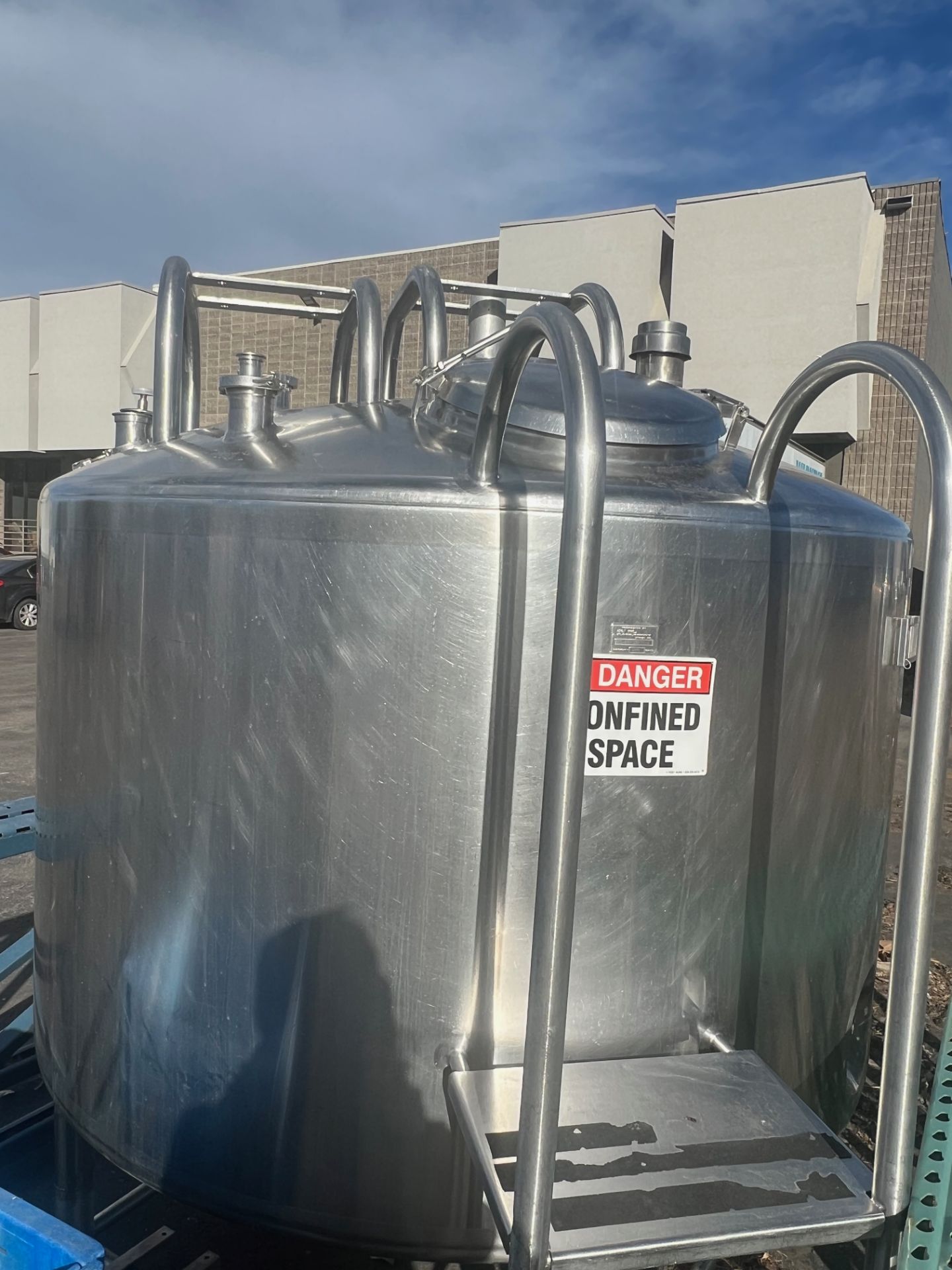 DCI 900 Gal. S/S Tank, S/N 99PH598420 with Agitation (Located Denver, CO) - Image 2 of 7