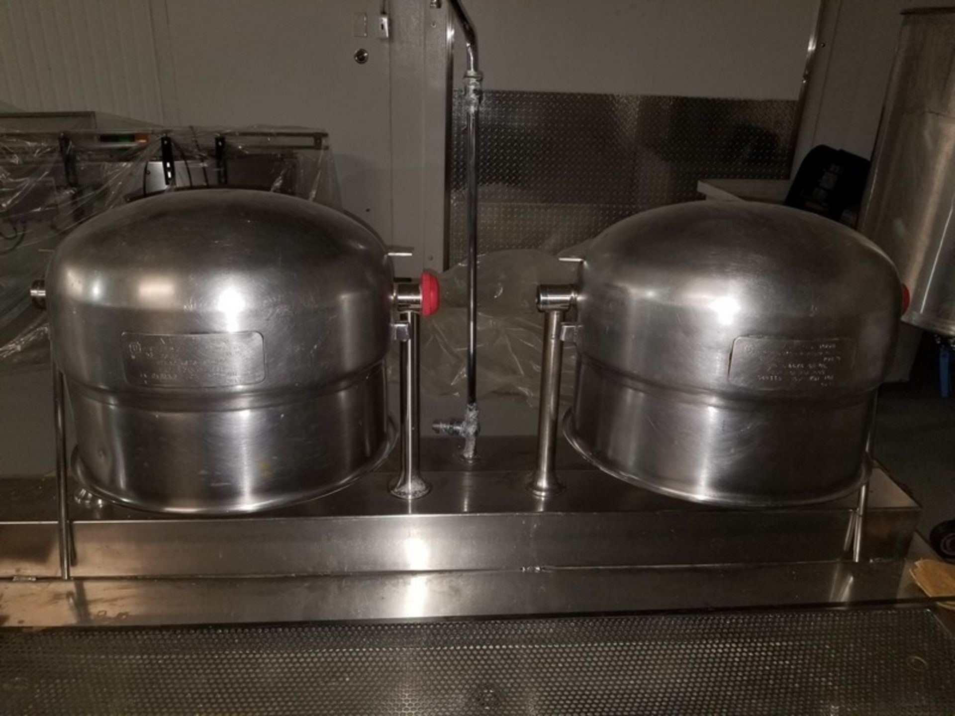 Cleveland Twin 10 USG Stainless Steam Kettles KDT-10T 4676-5H-05 (Located Mississauga, Ontario, - Image 8 of 10