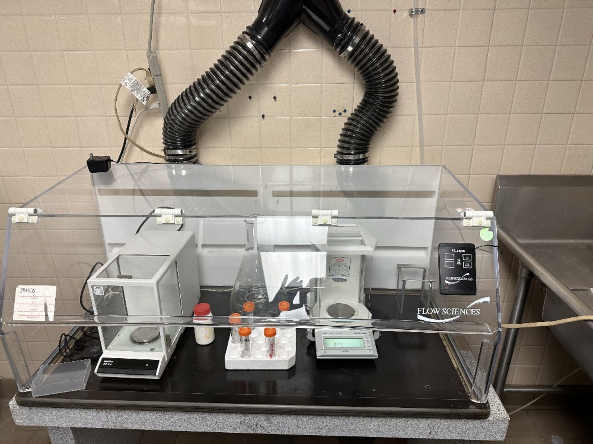 FLOW SCIENCES 4' VBSE Balance Fume Hood (LOCATED IN MIDDLETOWN, N.Y.)-FOR PACKAGING & SHIPPING