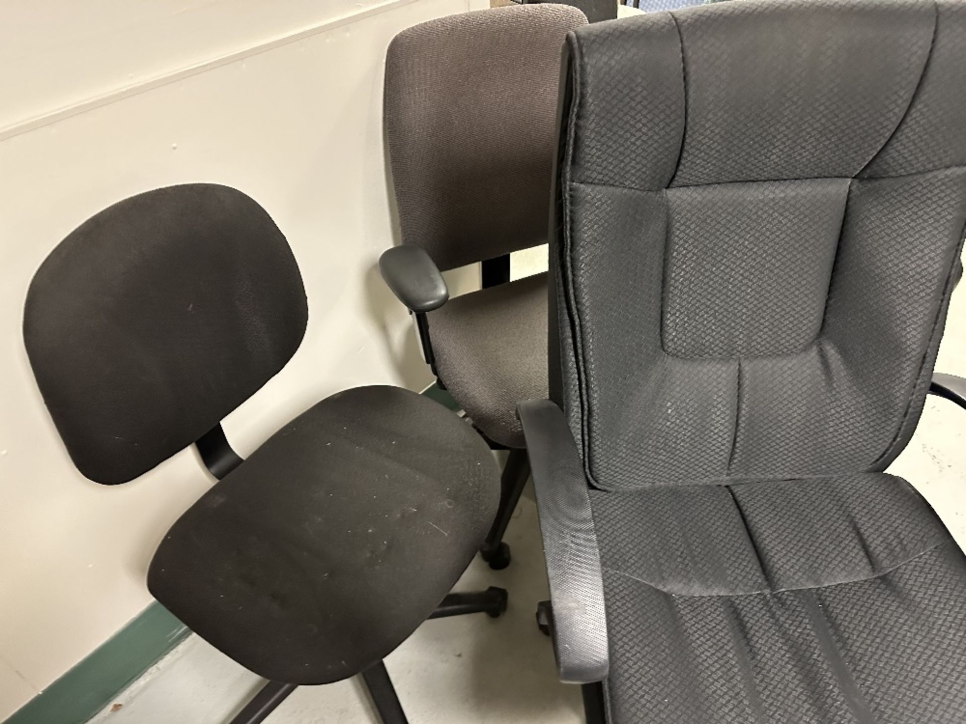 5 Pcs Office Chairs Assorted (LOCATED IN MIDDLETOWN, N.Y.)-FOR PACKAGING & SHIPPING QUOTE, PLEASE - Image 3 of 3