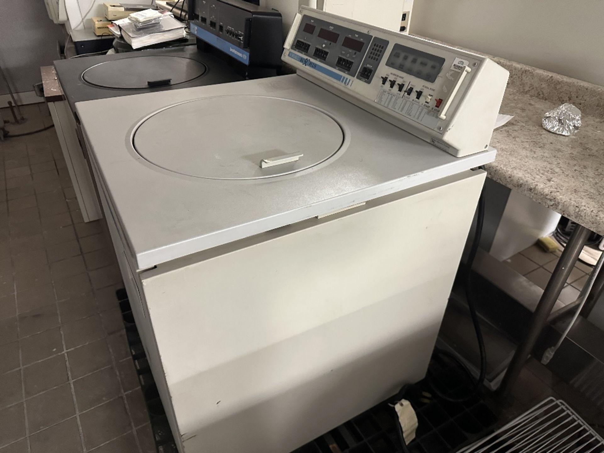 Sorvall RC5C Plus Refrigerated Centrifuge (LOCATED IN MIDDLETOWN, N.Y.)-FOR PACKAGING & SHIPPING - Image 5 of 6