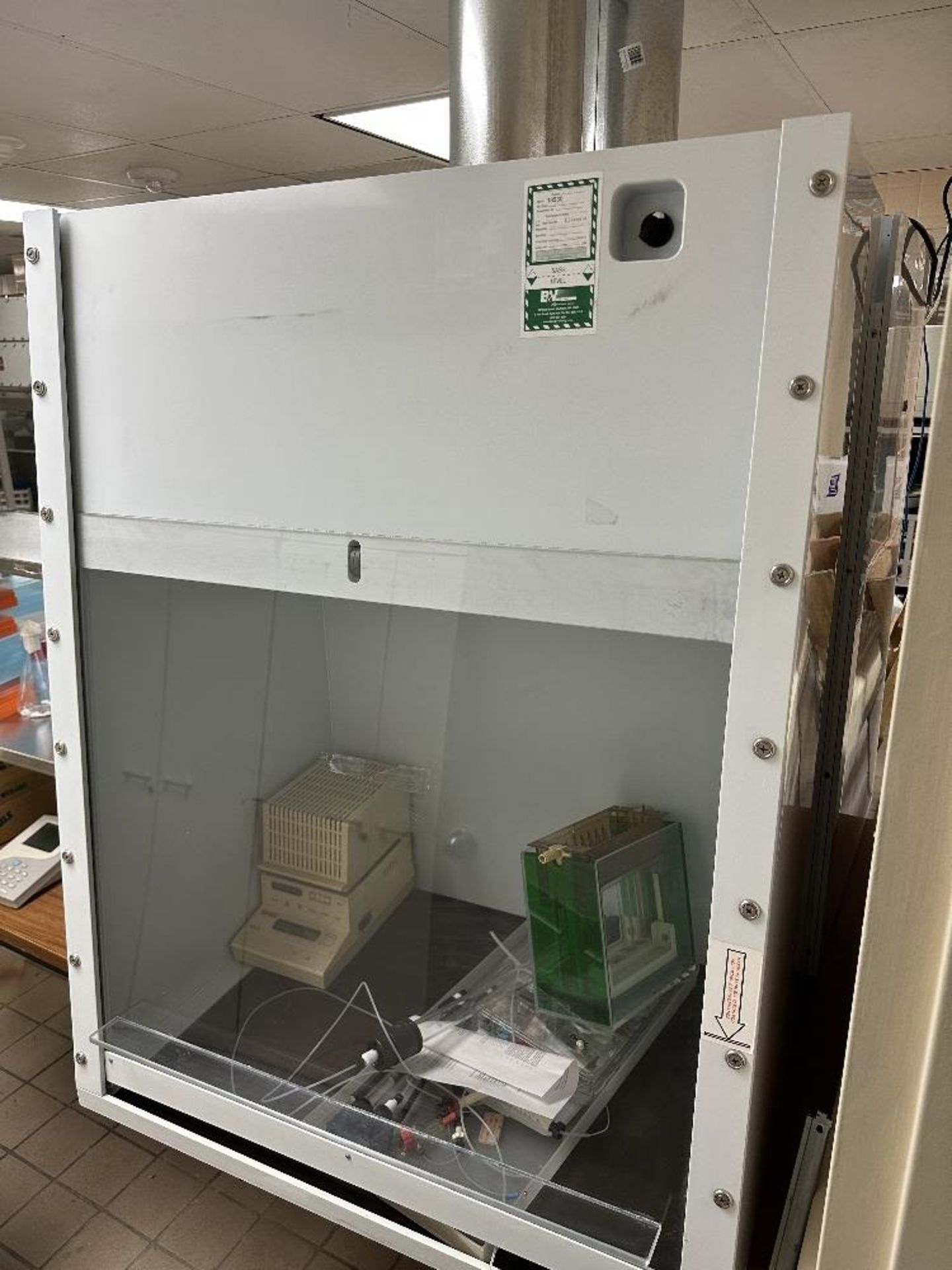 Micro Clean Fume Hood Enclosure (LOCATED IN MIDDLETOWN, N.Y.)-FOR PACKAGING & SHIPPING QUOTE, PLEASE - Image 2 of 4