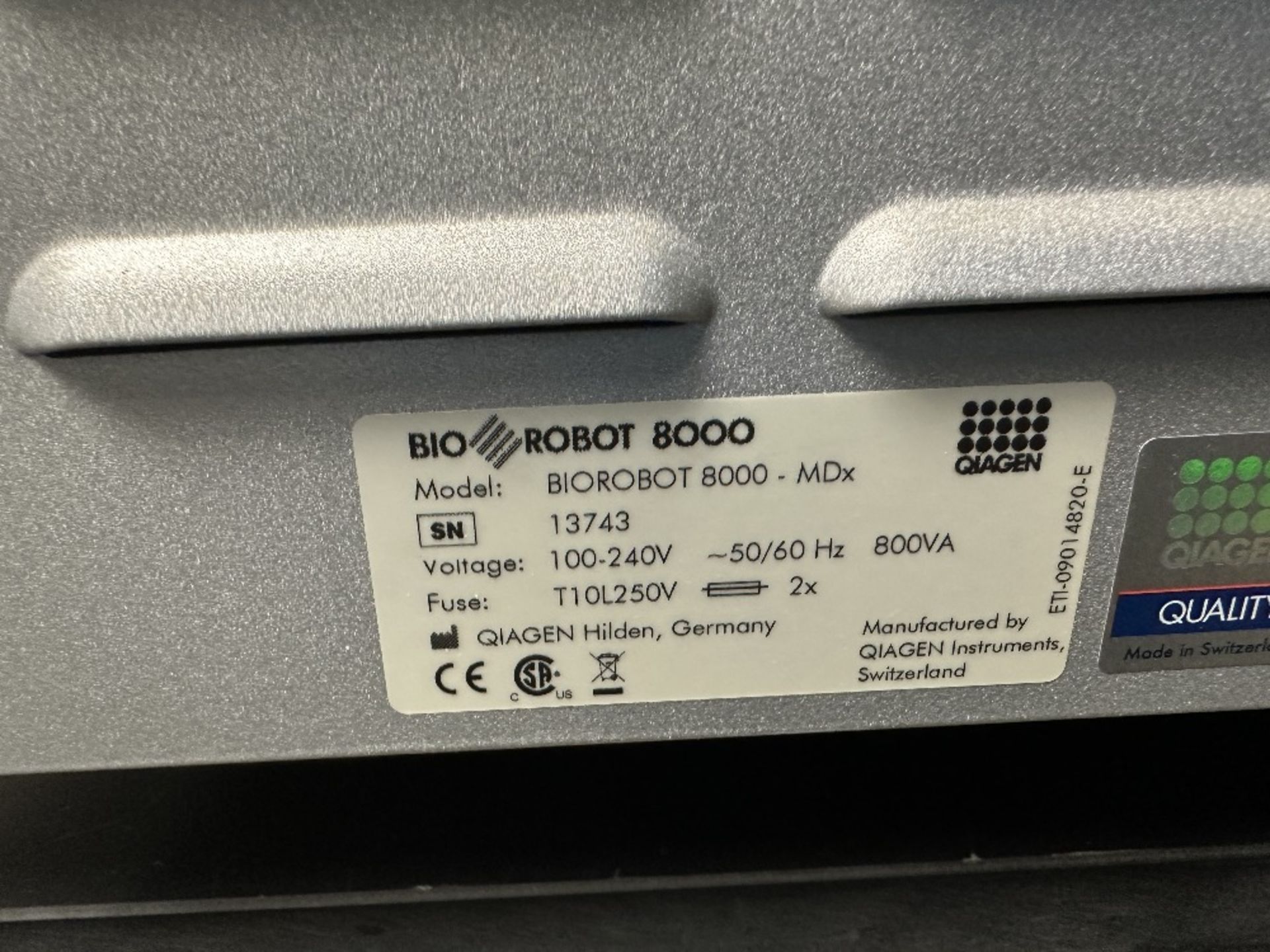 QIAGEN BIOROBOT 8000 MDx LIQUID HANDLER DNA (LOCATED IN MIDDLETOWN, N.Y.)-FOR PACKAGING & SHIPPING - Image 4 of 8