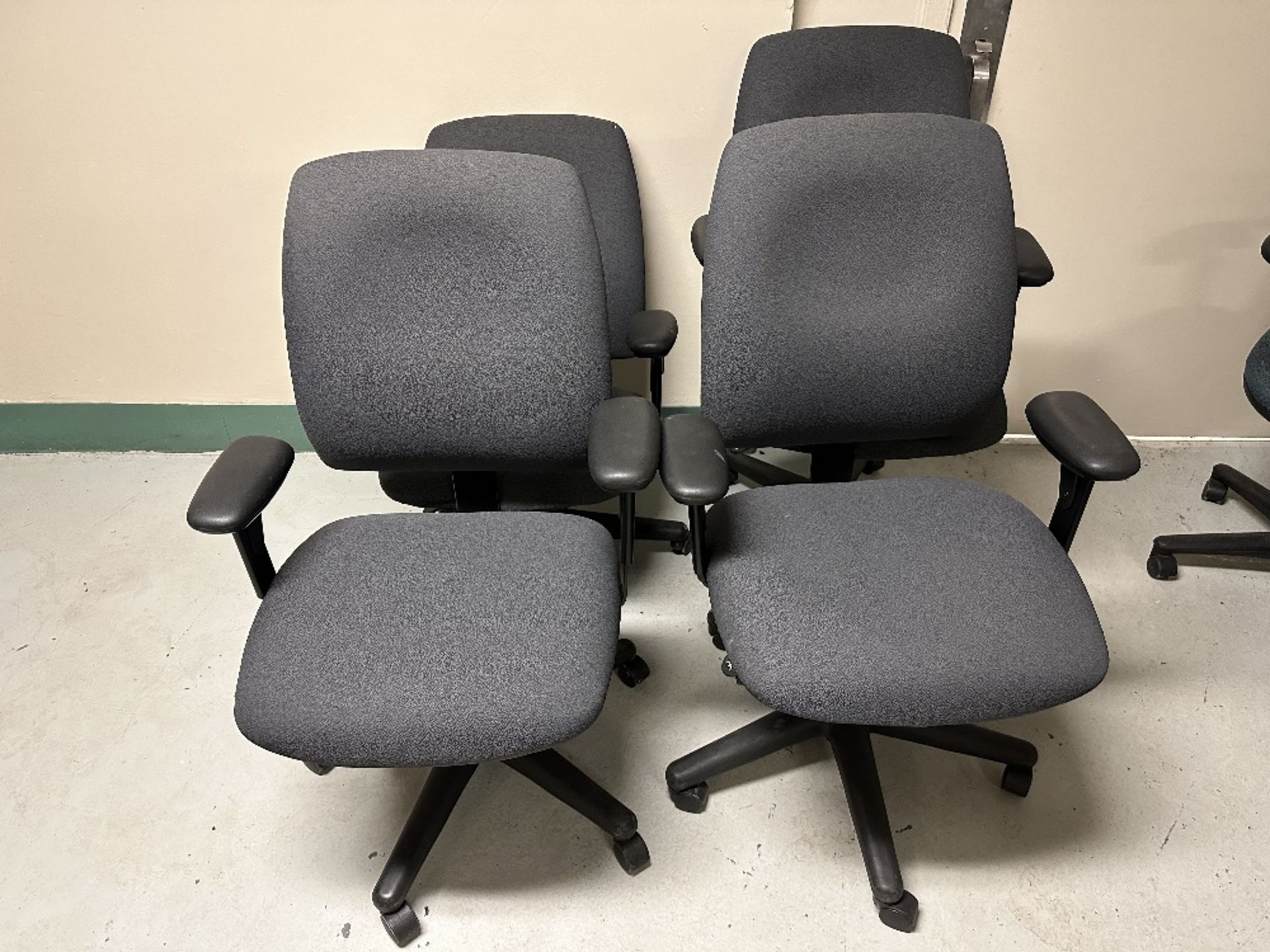 4 Pcs Office Chairs Assorted (LOCATED IN MIDDLETOWN, N.Y.)-FOR PACKAGING & SHIPPING QUOTE, PLEASE - Image 2 of 4