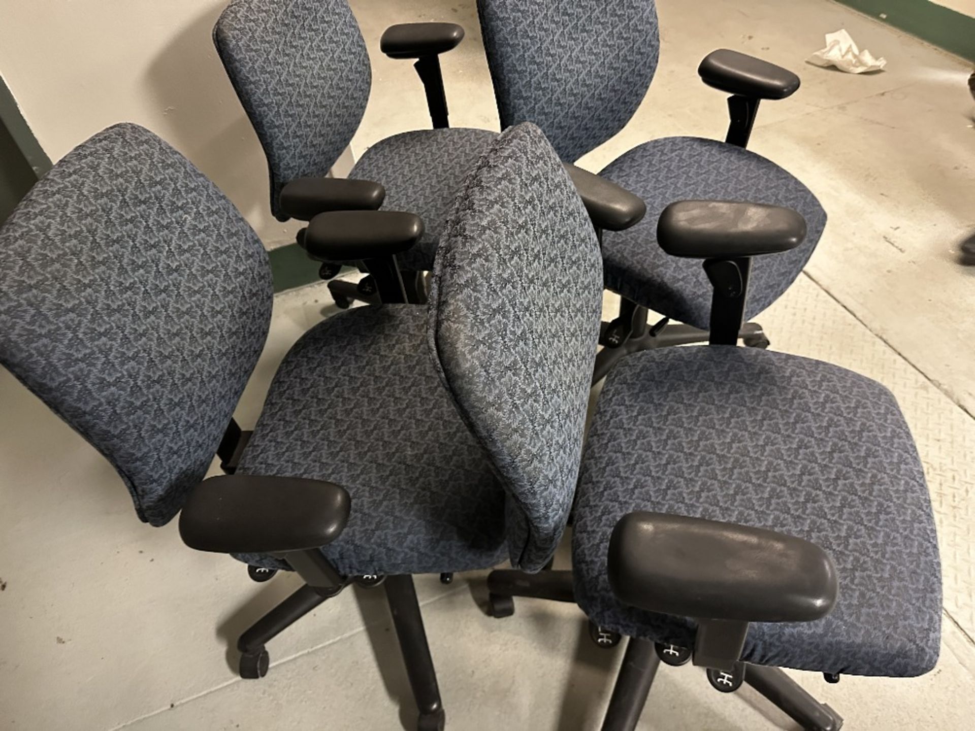 4 Pcs Office Chairs Assorted (LOCATED IN MIDDLETOWN, N.Y.)-FOR PACKAGING & SHIPPING QUOTE, PLEASE - Image 2 of 3