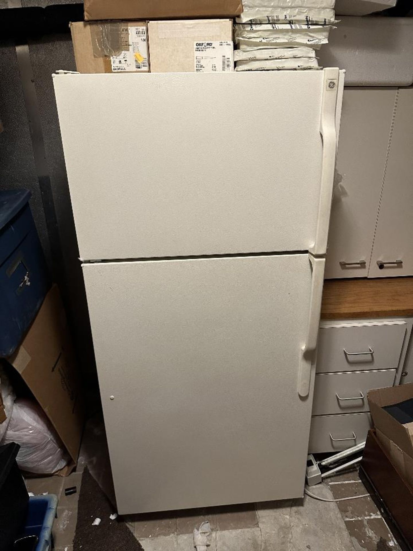 GE® 14.6 Cu. Ft. Top-Freezer Refrigerator (LOCATED IN MIDDLETOWN, N.Y.)-FOR PACKAGING & SHIPPING