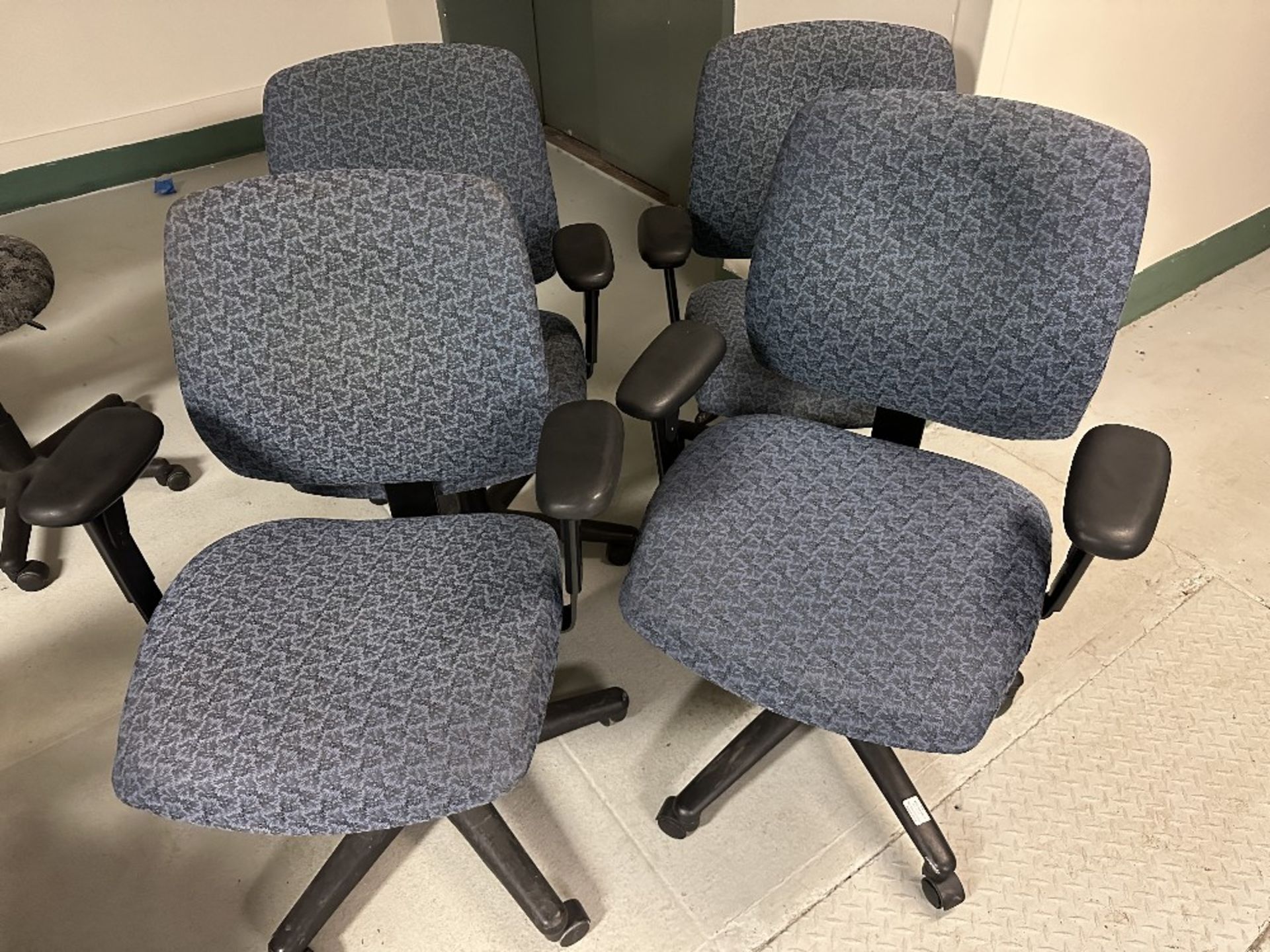 4 Pcs Office Chairs Assorted (LOCATED IN MIDDLETOWN, N.Y.)-FOR PACKAGING & SHIPPING QUOTE, PLEASE