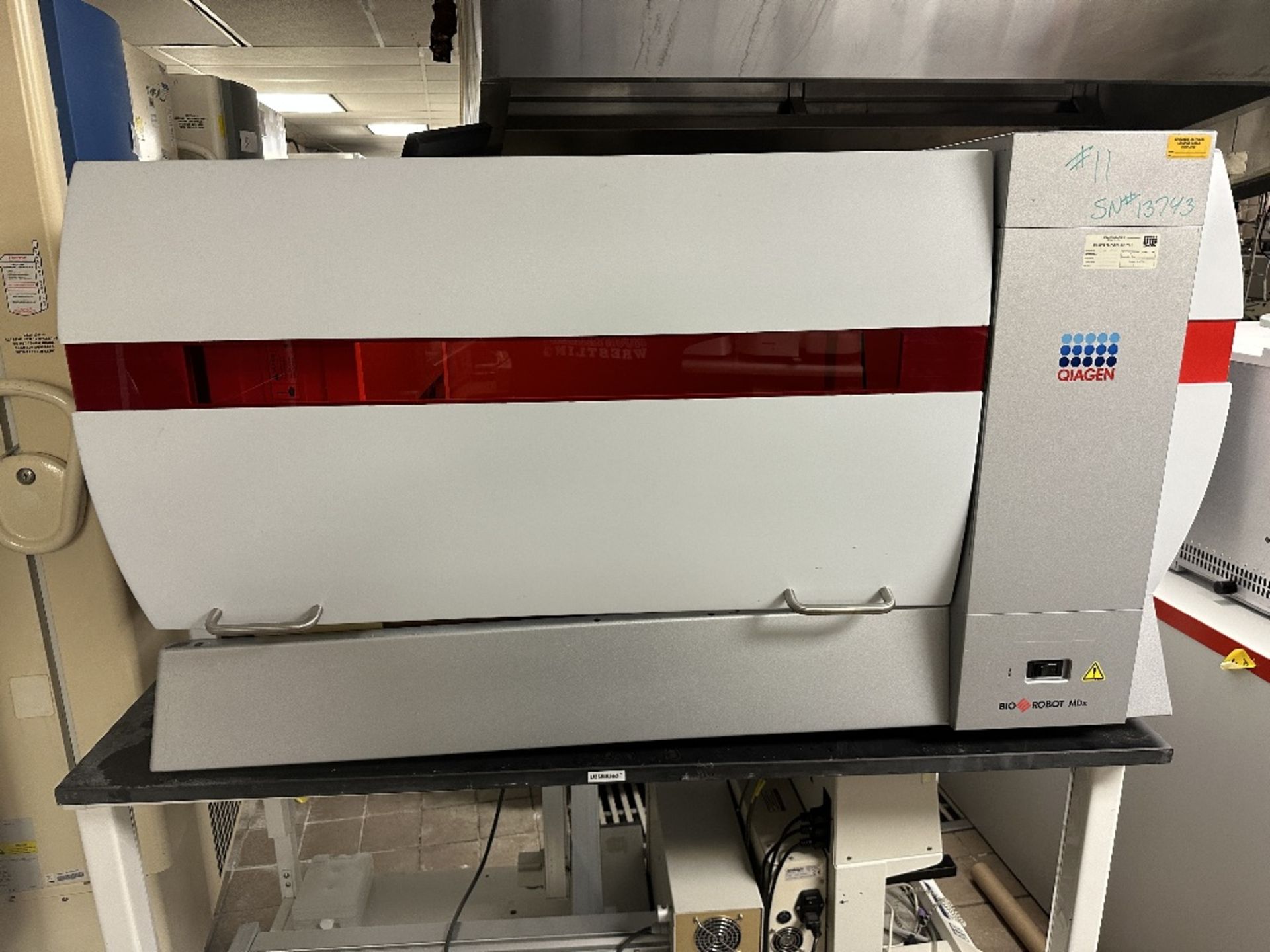 QIAGEN BIOROBOT 8000 MDx LIQUID HANDLER DNA (LOCATED IN MIDDLETOWN, N.Y.)-FOR PACKAGING & SHIPPING