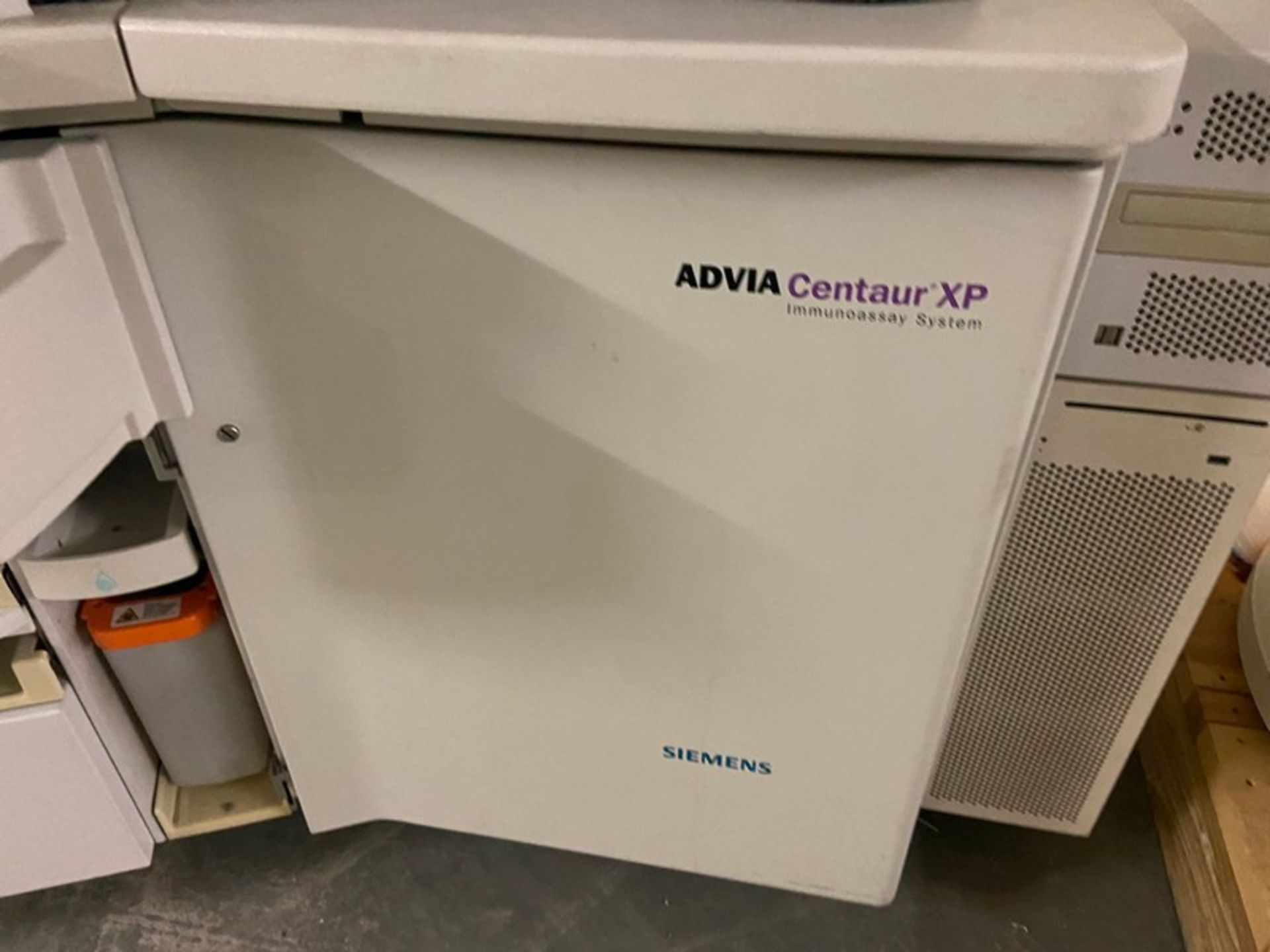 Advia Centaur XP Immunoassay System, S/N IRL17021041, 200-240 Volts (LOCATED IN MIDDLETOWN, N.Y)-FOR - Image 6 of 8