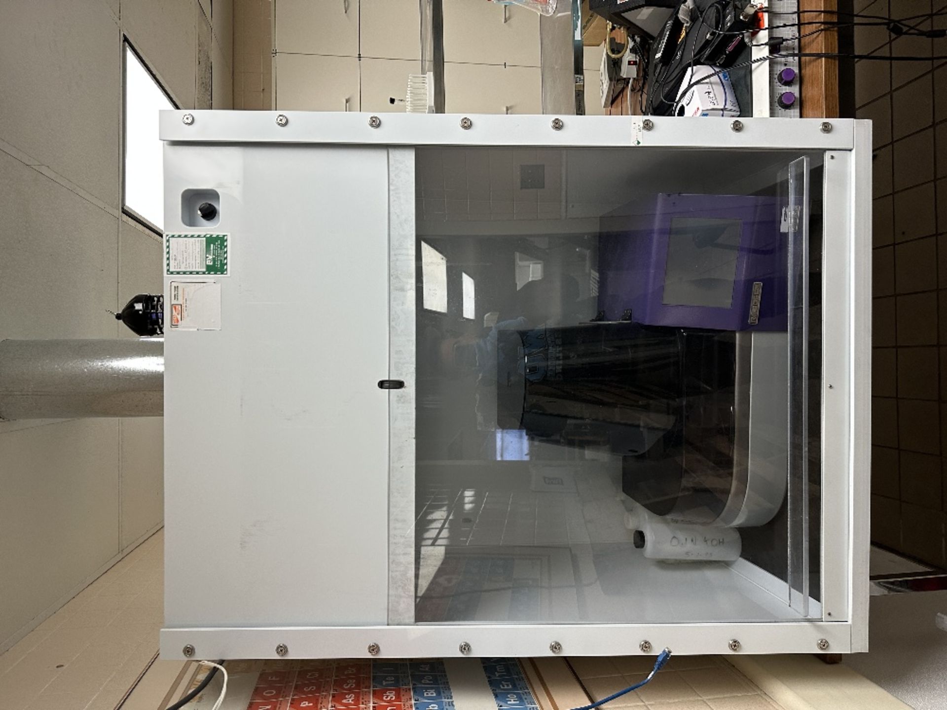 Micro Clean Fume Hood Enclosure w/ UV (LOCATED IN MIDDLETOWN, N.Y.)-FOR PACKAGING & SHIPPING