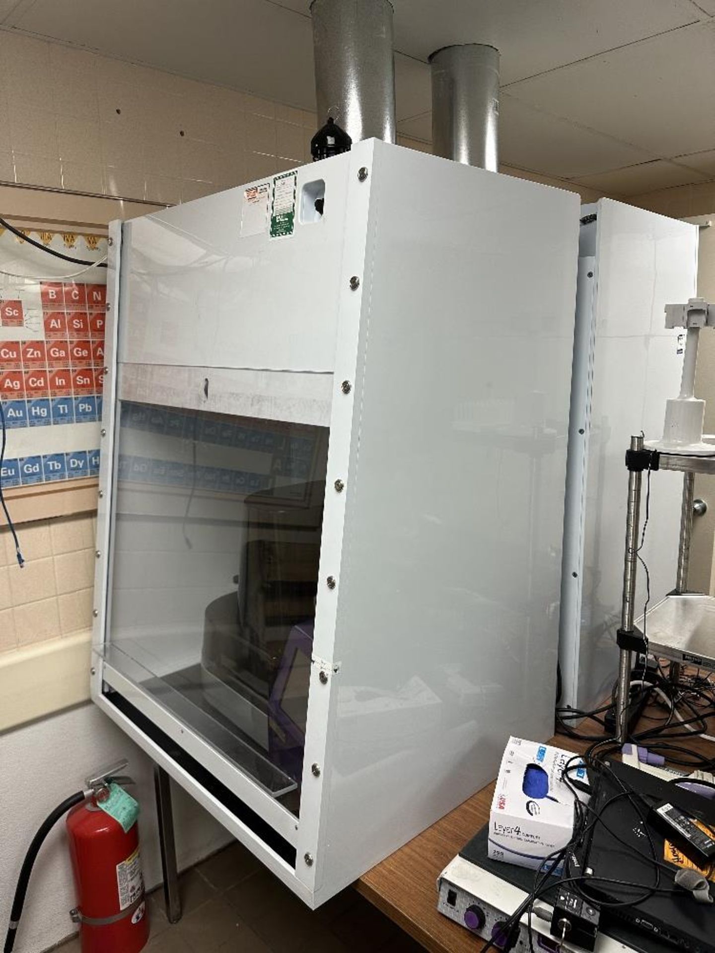 Micro Clean Fume Hood Enclosure w/ UV (LOCATED IN MIDDLETOWN, N.Y.)-FOR PACKAGING & SHIPPING - Image 3 of 6