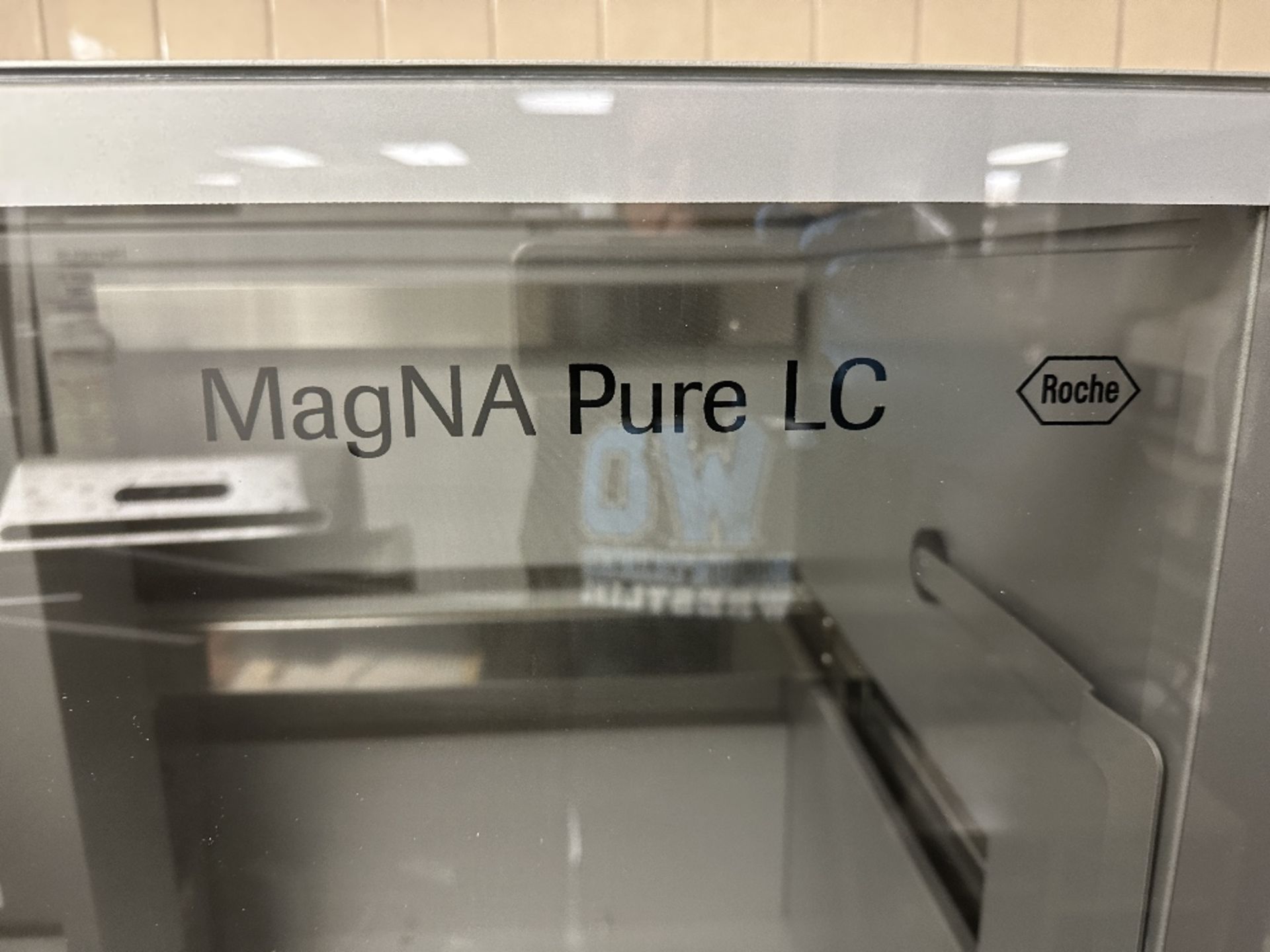 ROCHE MagNA Pure LC Acid Work Station JE379 (LOCATED IN MIDDLETOWN, N.Y.)-FOR PACKAGING & SHIPPING - Image 2 of 5