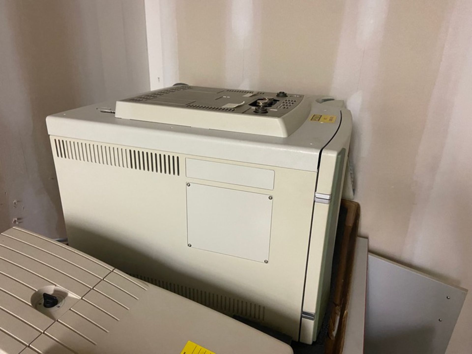 Thermo Scientific Mult-Channel Gas Chromatograph, M/N TRACE GC ULTRA, S/N 320080639 (LOCATED IN- - Image 4 of 6