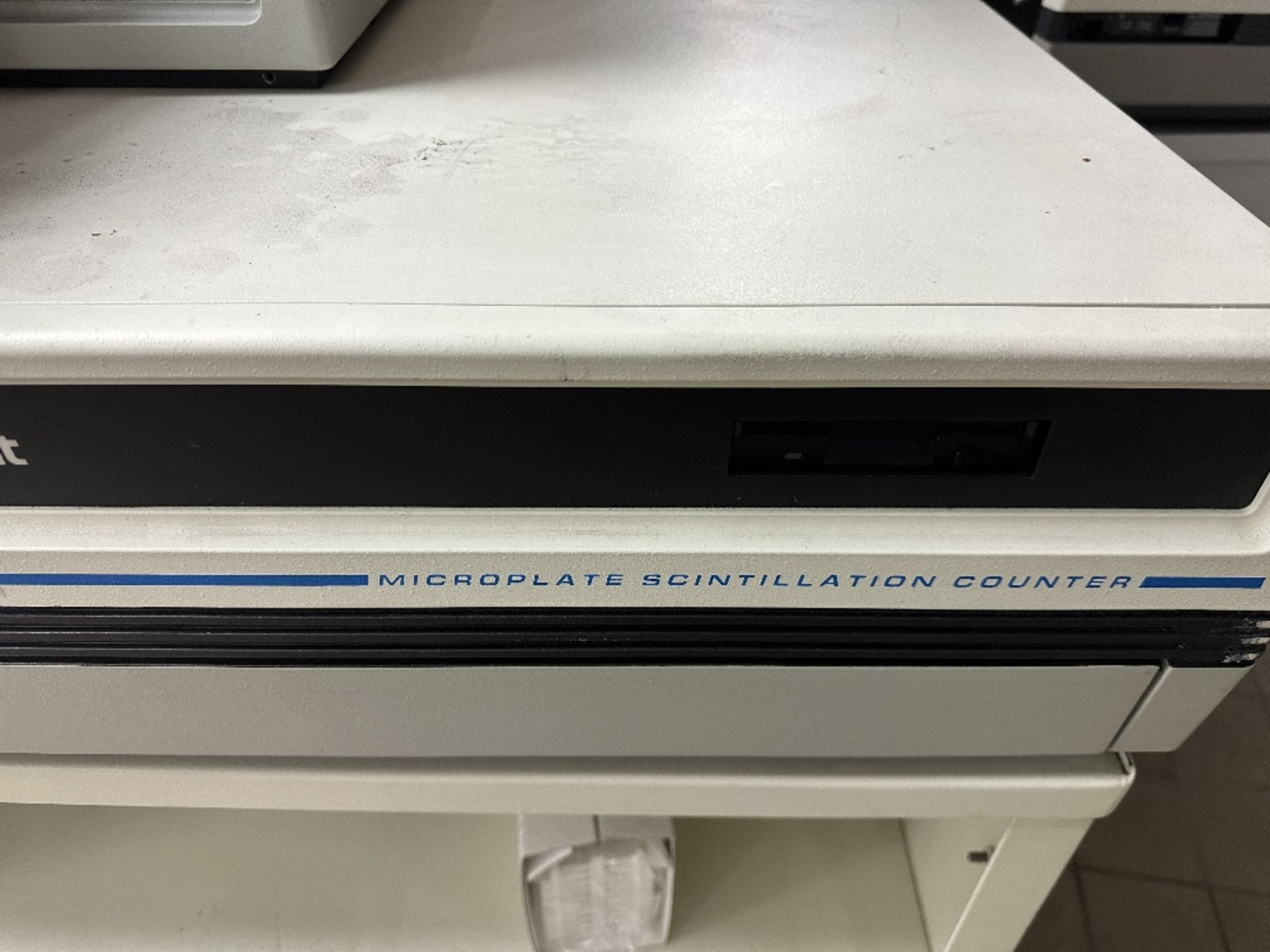 Packard TopCount A99120 Microplate Scintillation (LOCATED IN MIDDLETOWN, N.Y.)-FOR PACKAGING & - Image 2 of 11