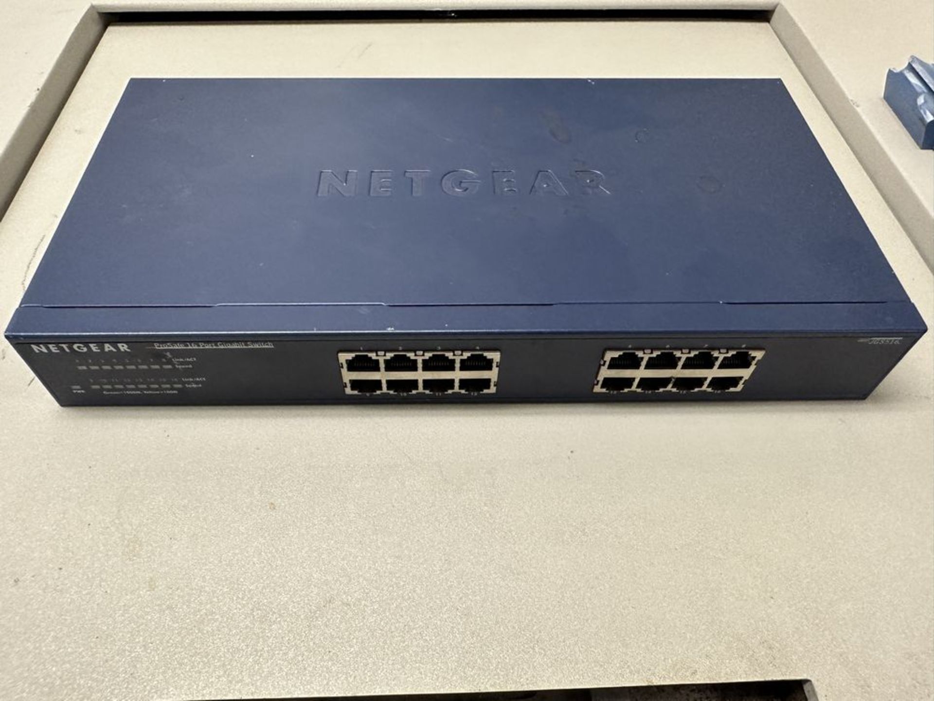 NetGear JGS516 16 Port Gigabit Switch (LOCATED IN MIDDLETOWN, N.Y.)-FOR PACKAGING & SHIPPING