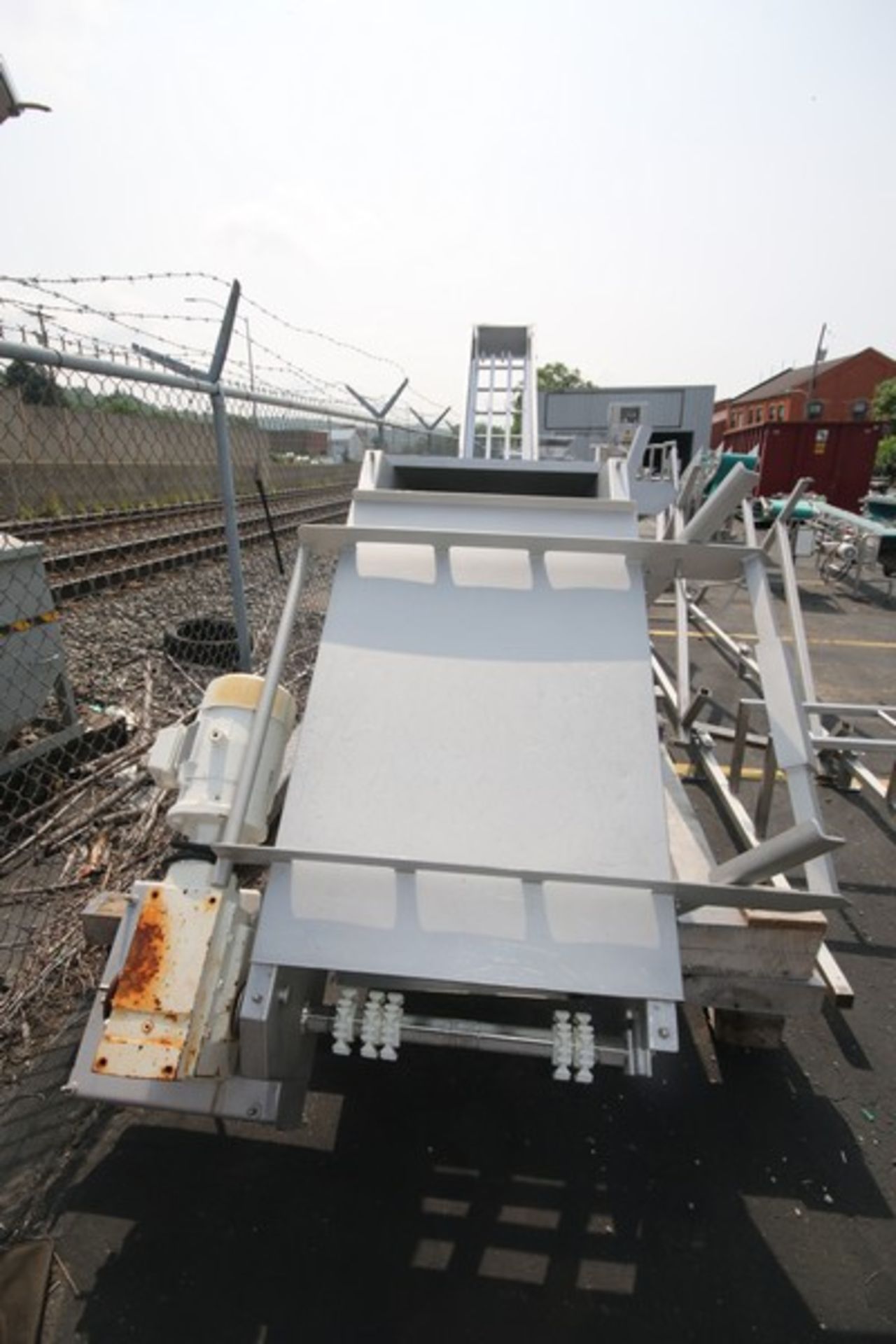 Aprox. 28' L S/S Inclined Conveyor with 24" Intralox Plastic Conveyor Chain, 3 hp / 1755/ rpm - Image 7 of 11