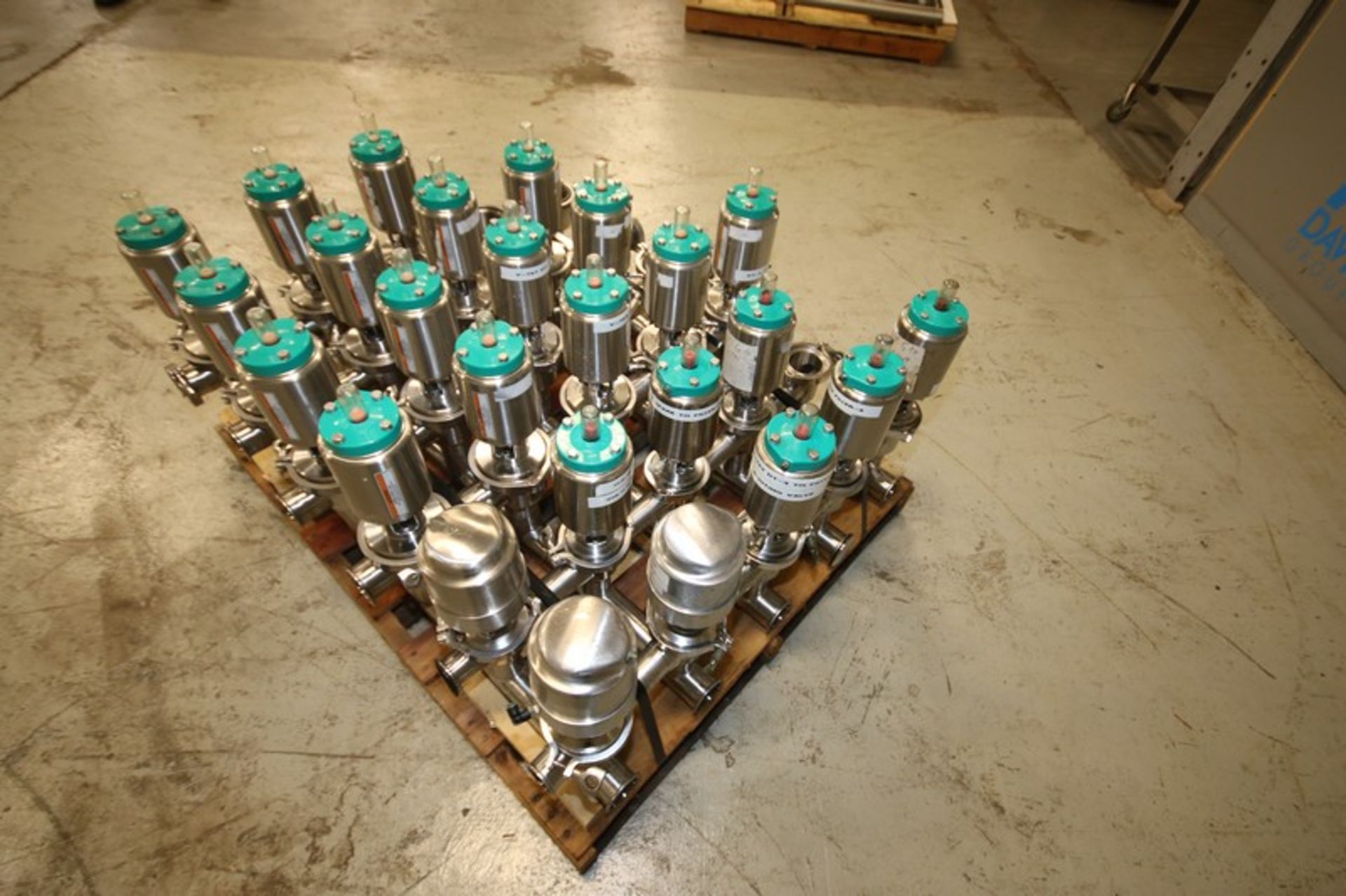 Tri Clover 2.5" (30) Valve S/S Air Valve Cluster, with Model 761 & 361 Valves (INV#69876) (Located @ - Image 4 of 7