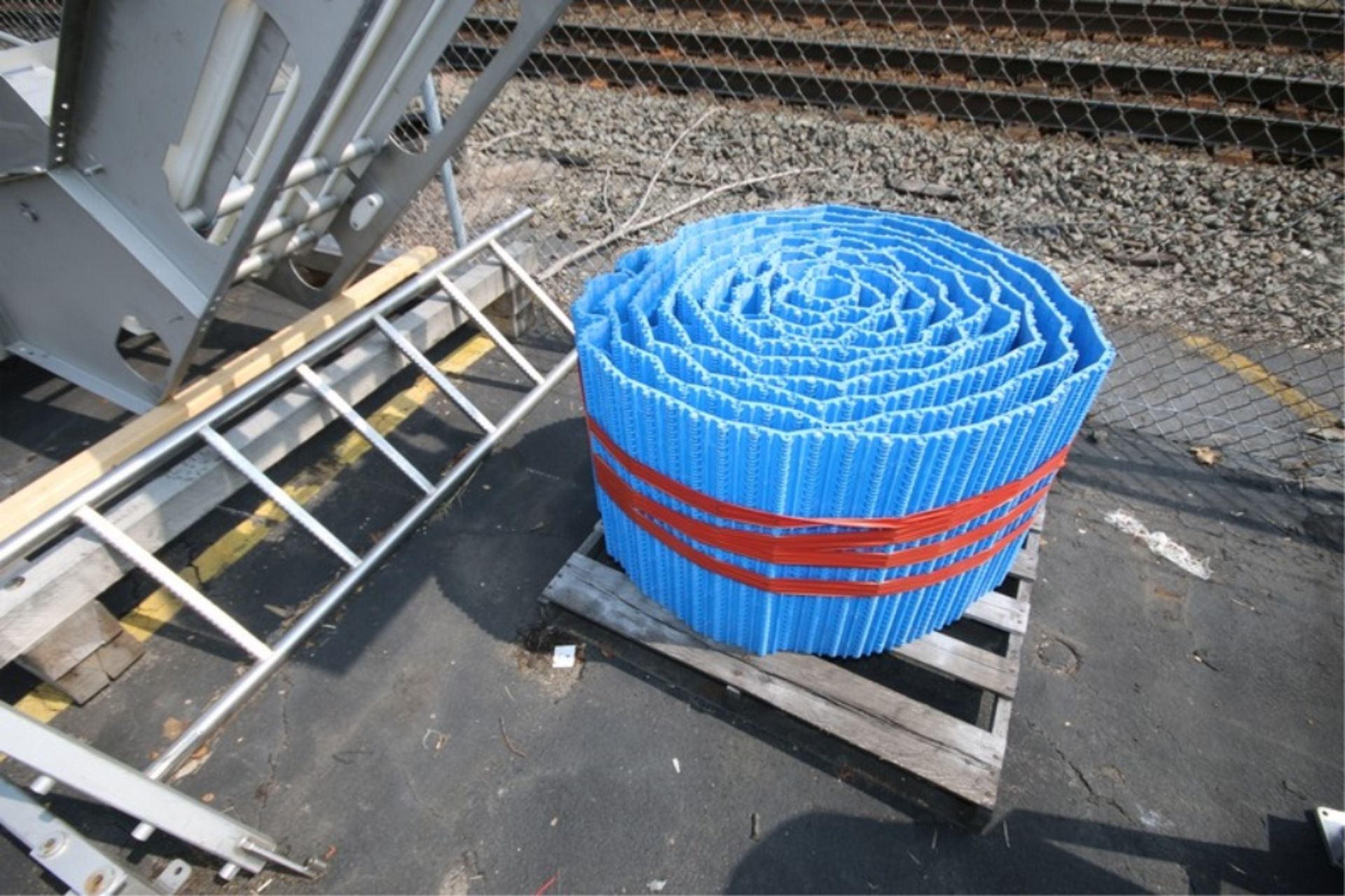 Aprox. 28' L S/S Inclined Conveyor with 24" Intralox Plastic Conveyor Chain, 3 hp / 1755/ rpm - Image 10 of 11