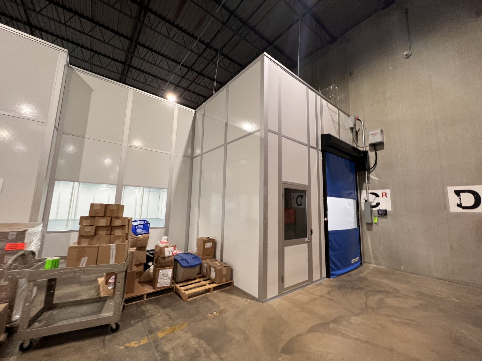 MODULAR CLEAN ROOM, APPROX. 60 FT X 60 FT X 11 FT 10 IN, INCLUDES HEPA FILTRATION UNITS - Image 9 of 34
